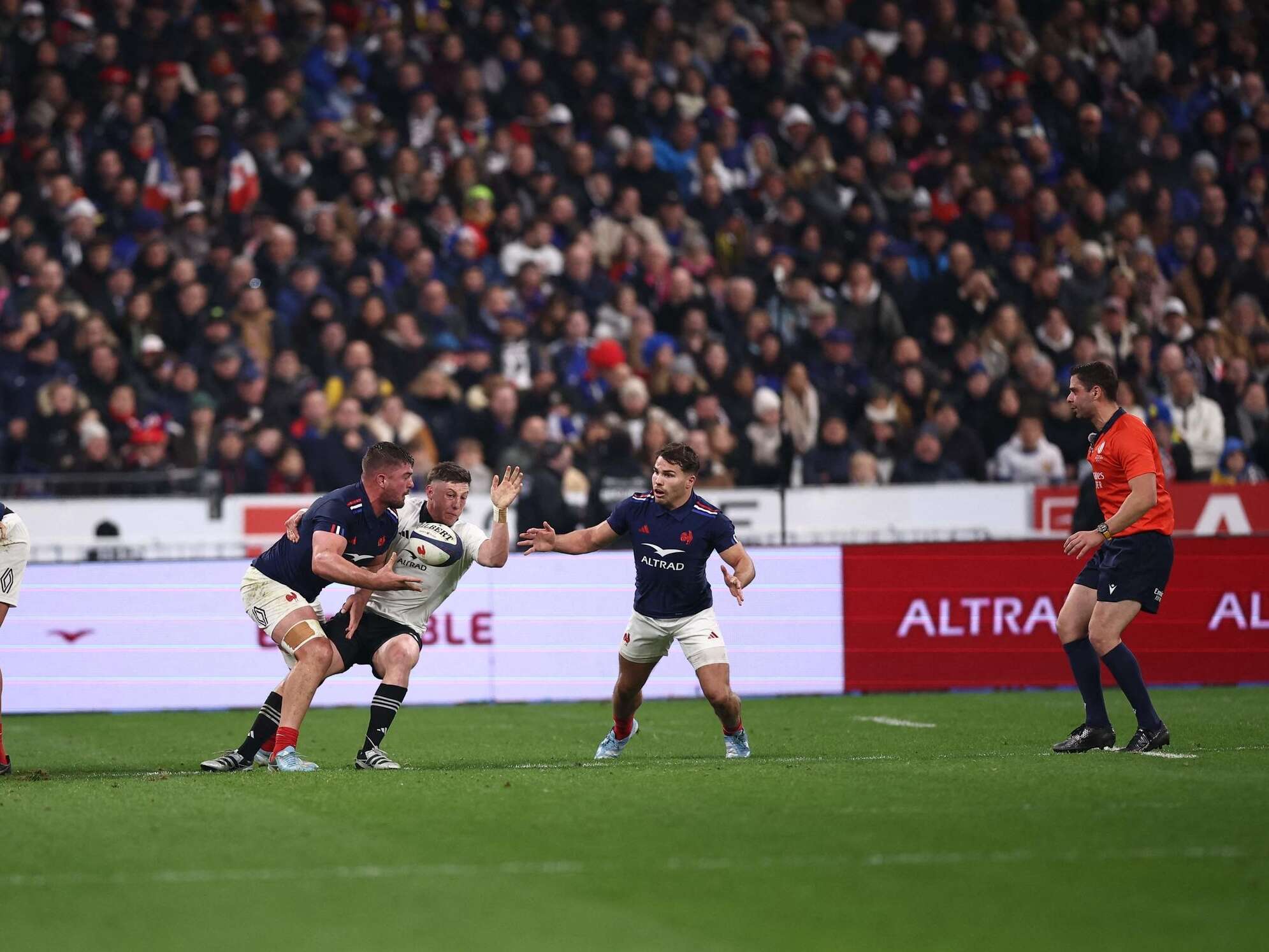 France - Nouvelle-Zélande : la vidéo de la boulette d’Alldritt qui offre un essai aux All Blacks, la réponse de Buros