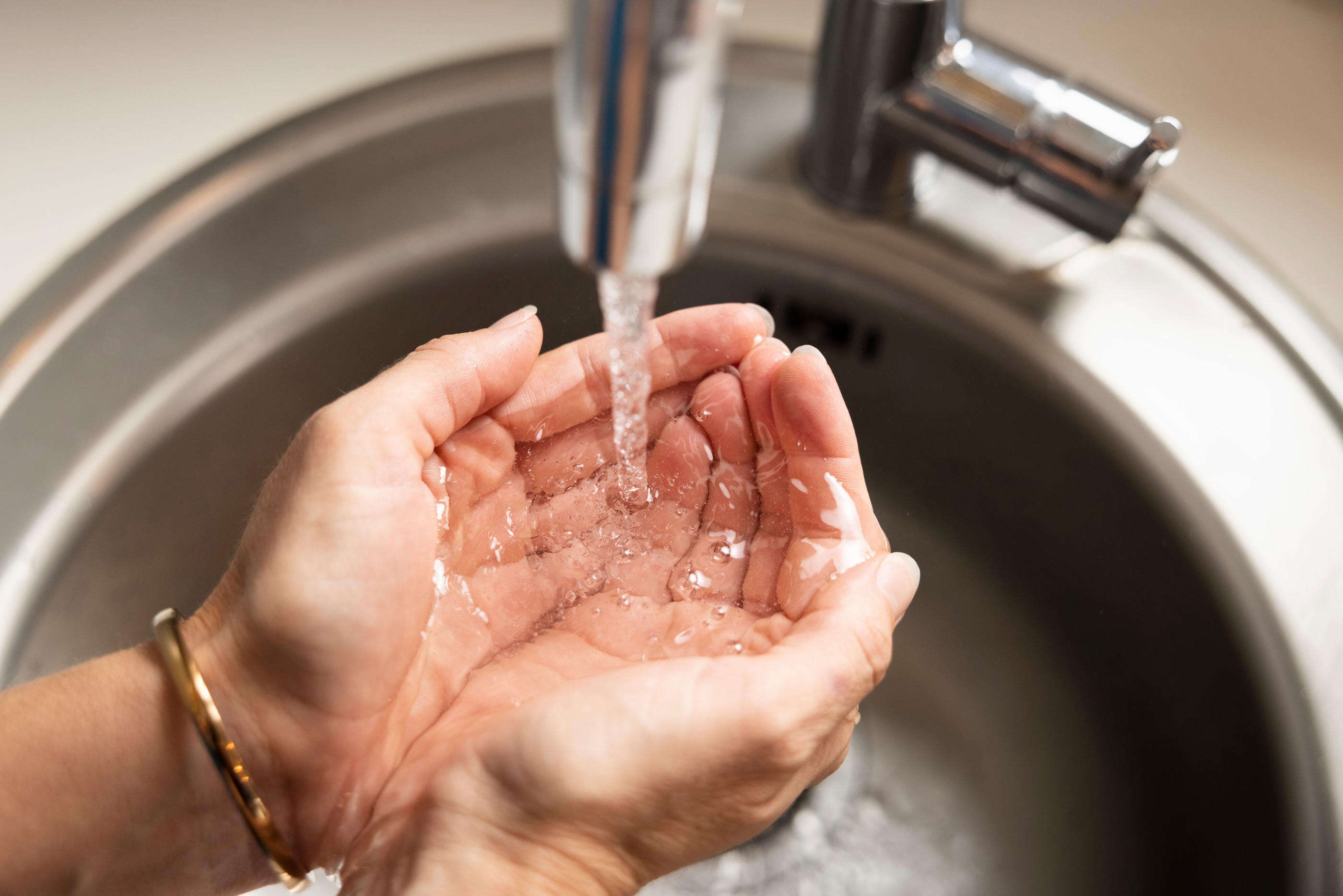 Ni douche, ni vaisselle : au Canada, un rationnement extrême de l’eau imposé aux habitants de Calgary