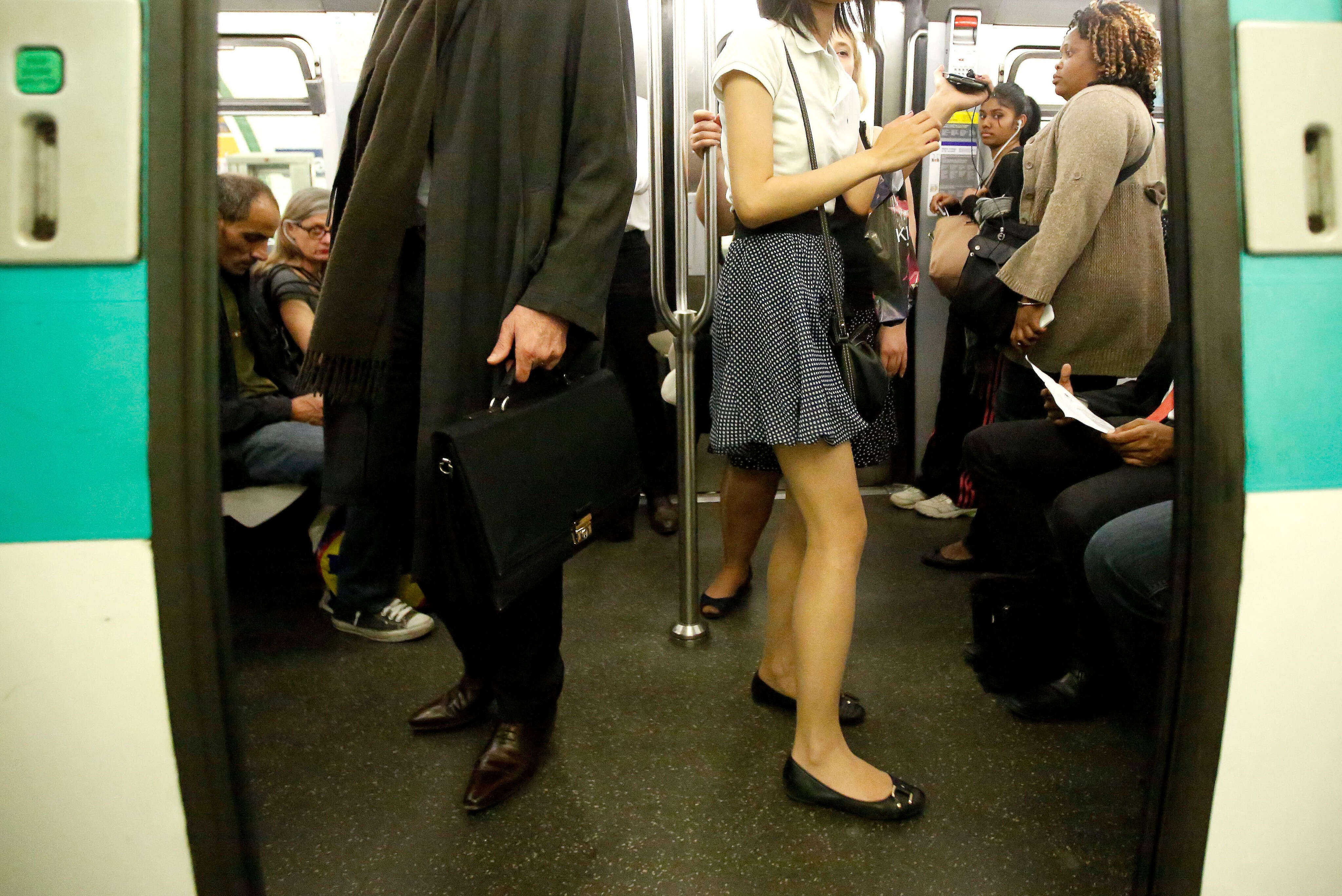 Paris : il filmait sous les jupes des femmes dans le métro