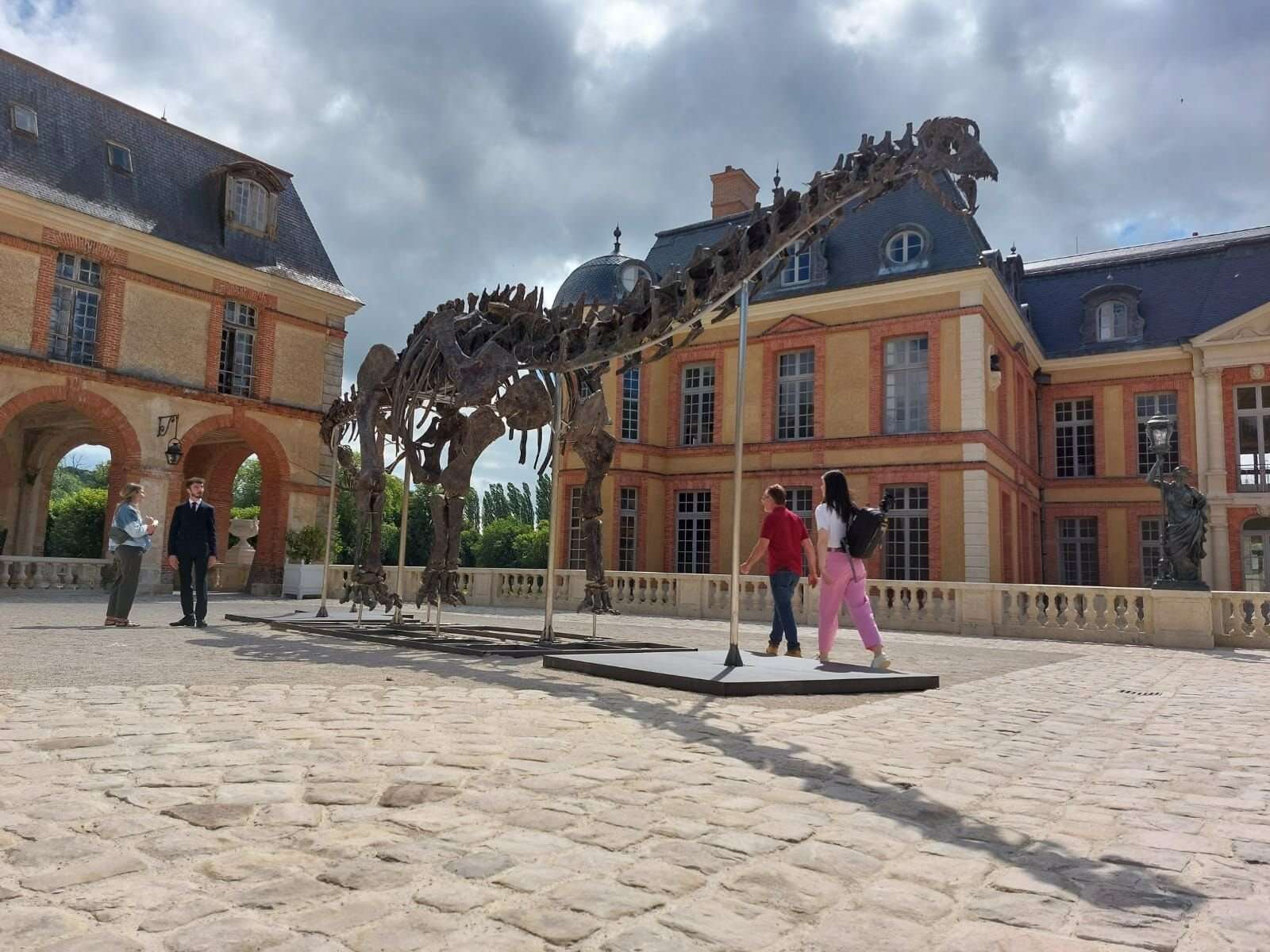 Bientôt l’heure de vérité pour Vulcain, le dinosaure géant vendu aux enchères à Dampierre-en-Yvelines