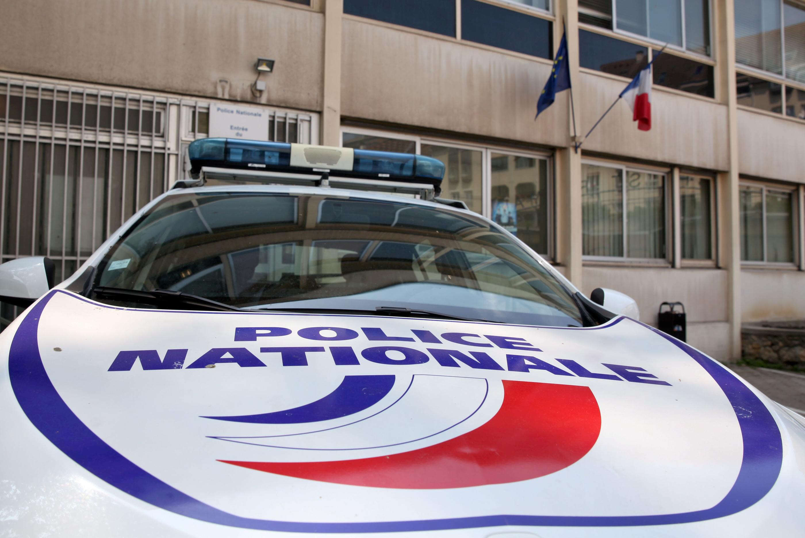 Grenoble : deux hommes arrêtés au volant d’une voiture volée, en possession d’une kalachnikov