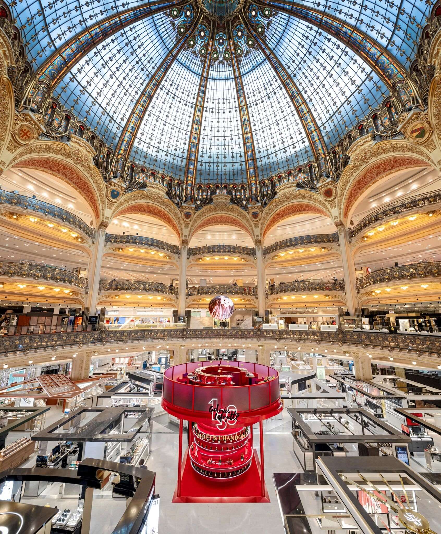 Paris : pour leurs 130 ans, les Galeries Lafayette invitent à un repas de rêve sous la coupole du magasin