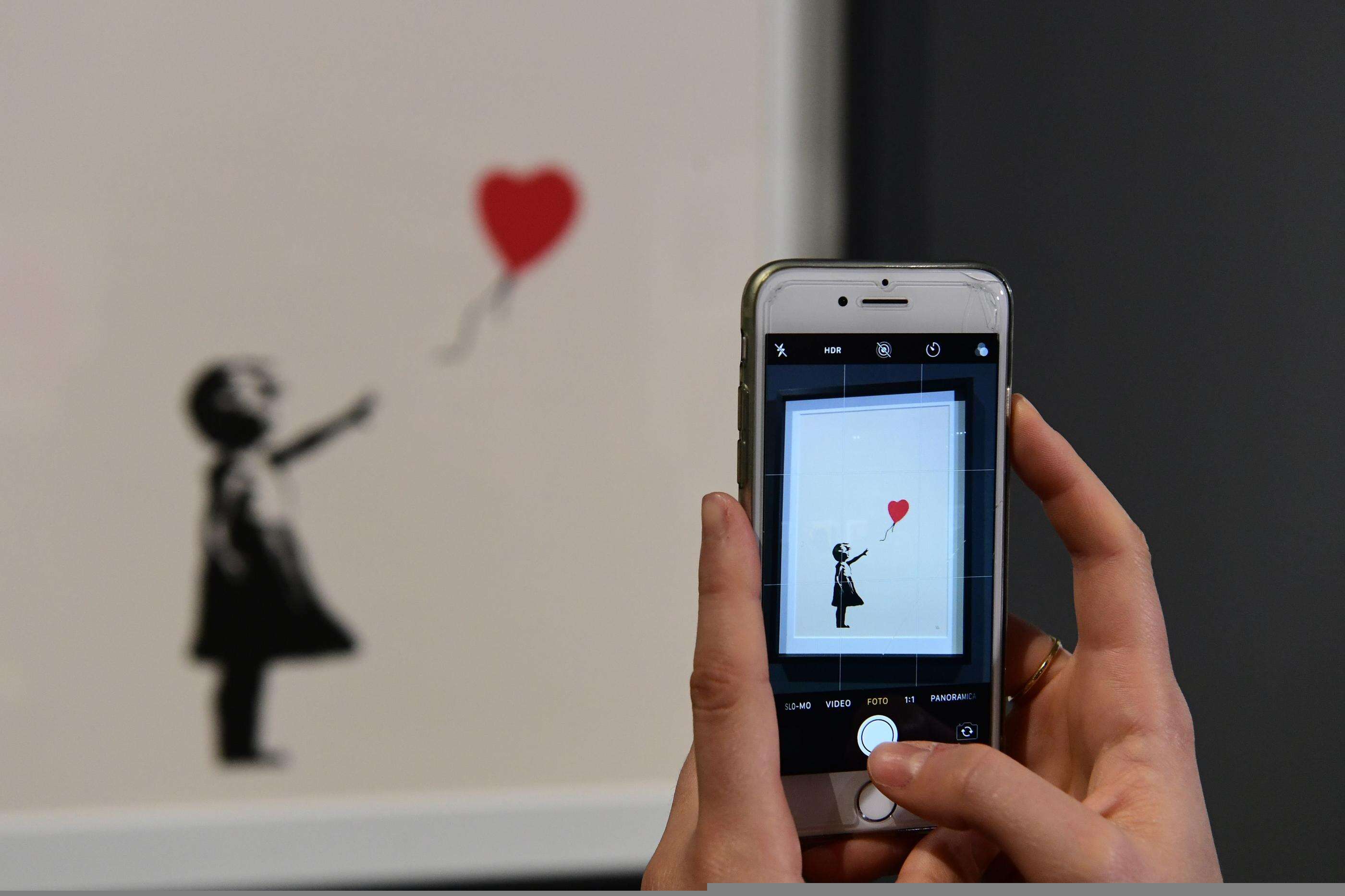 Deux hommes inculpés pour le vol d’une célèbre œuvre de Banksy dans une galerie londonienne