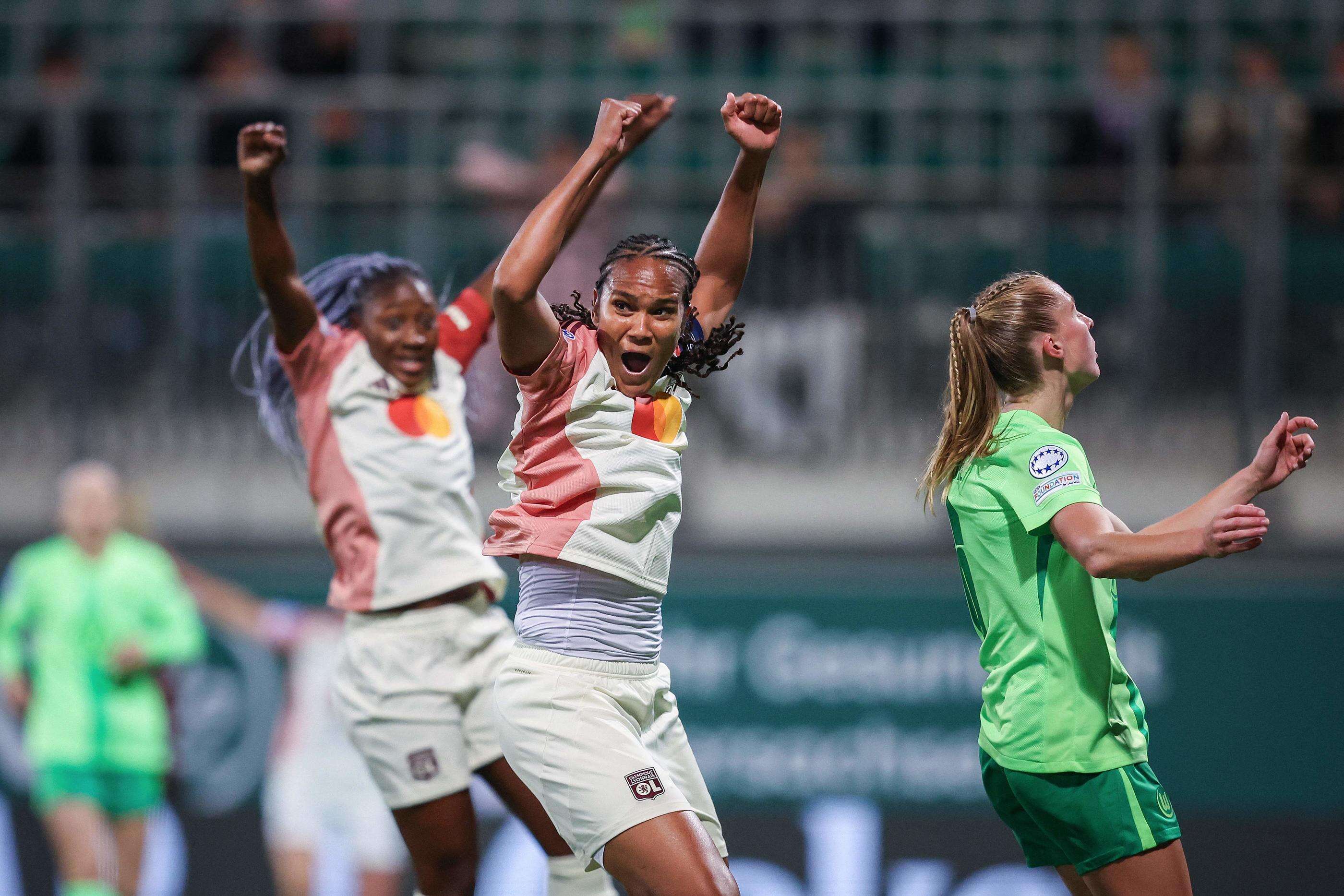 Ligue des champions féminine : Lyon s’impose à Wolfsburg (2-0) et prend déjà une option pour les quarts de finale