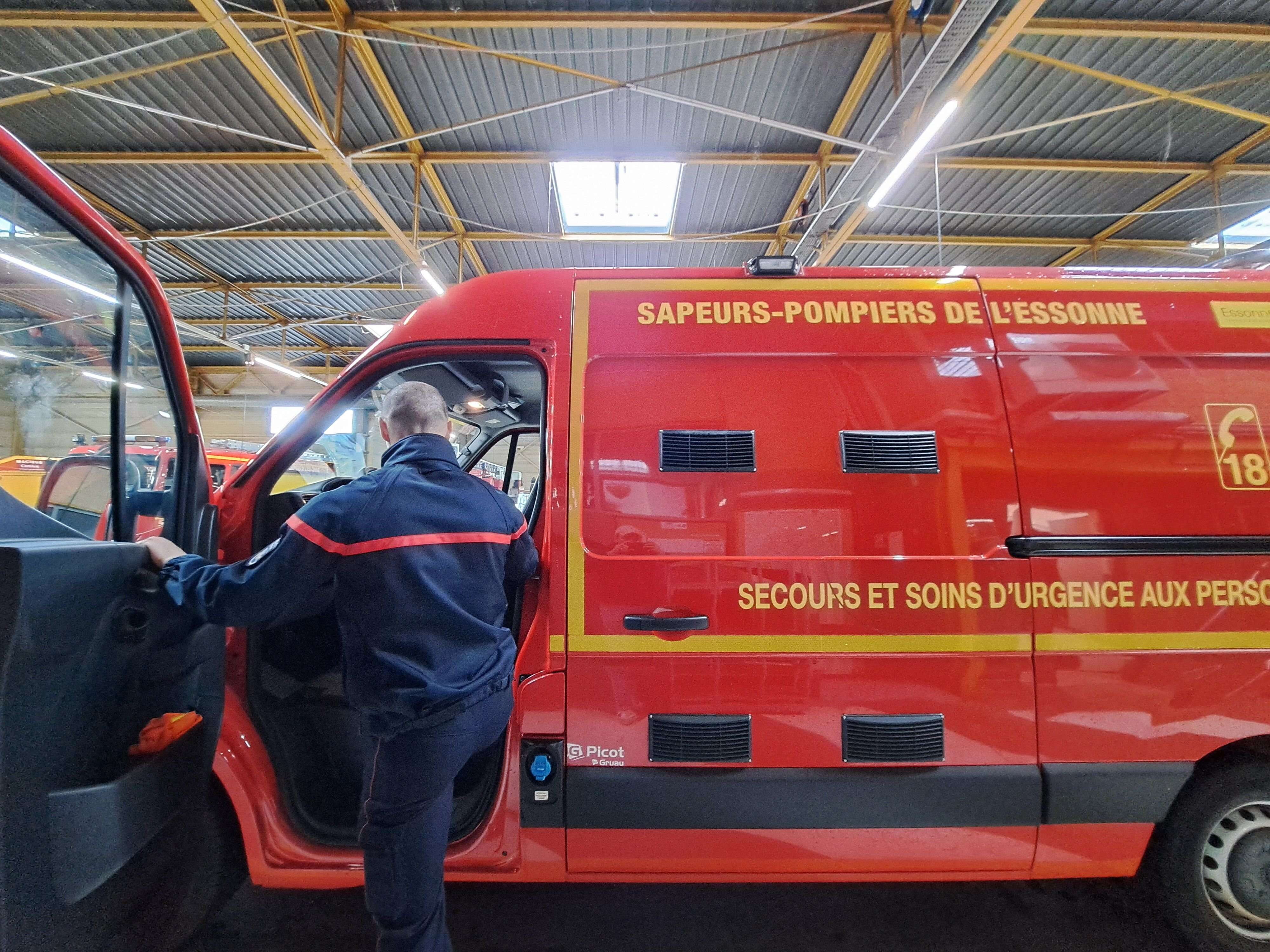 Essonne : une femme meurt écrasée en bricolant sa voiture, son mari grièvement blessé