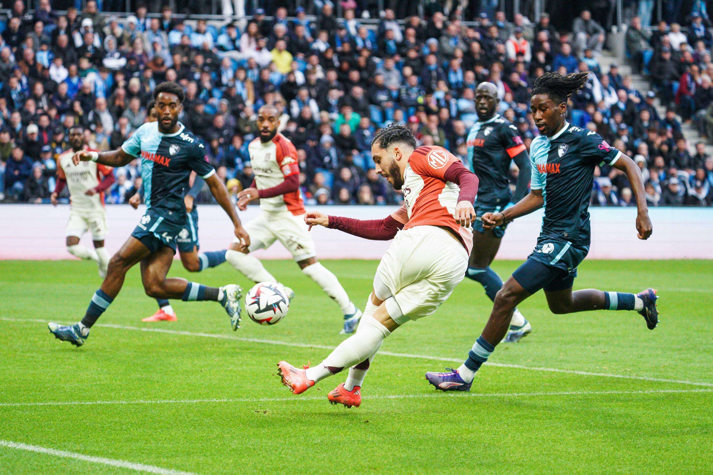 Ligue 1 : le magnifique coup du foulard de Rayan Cherki face au Havre