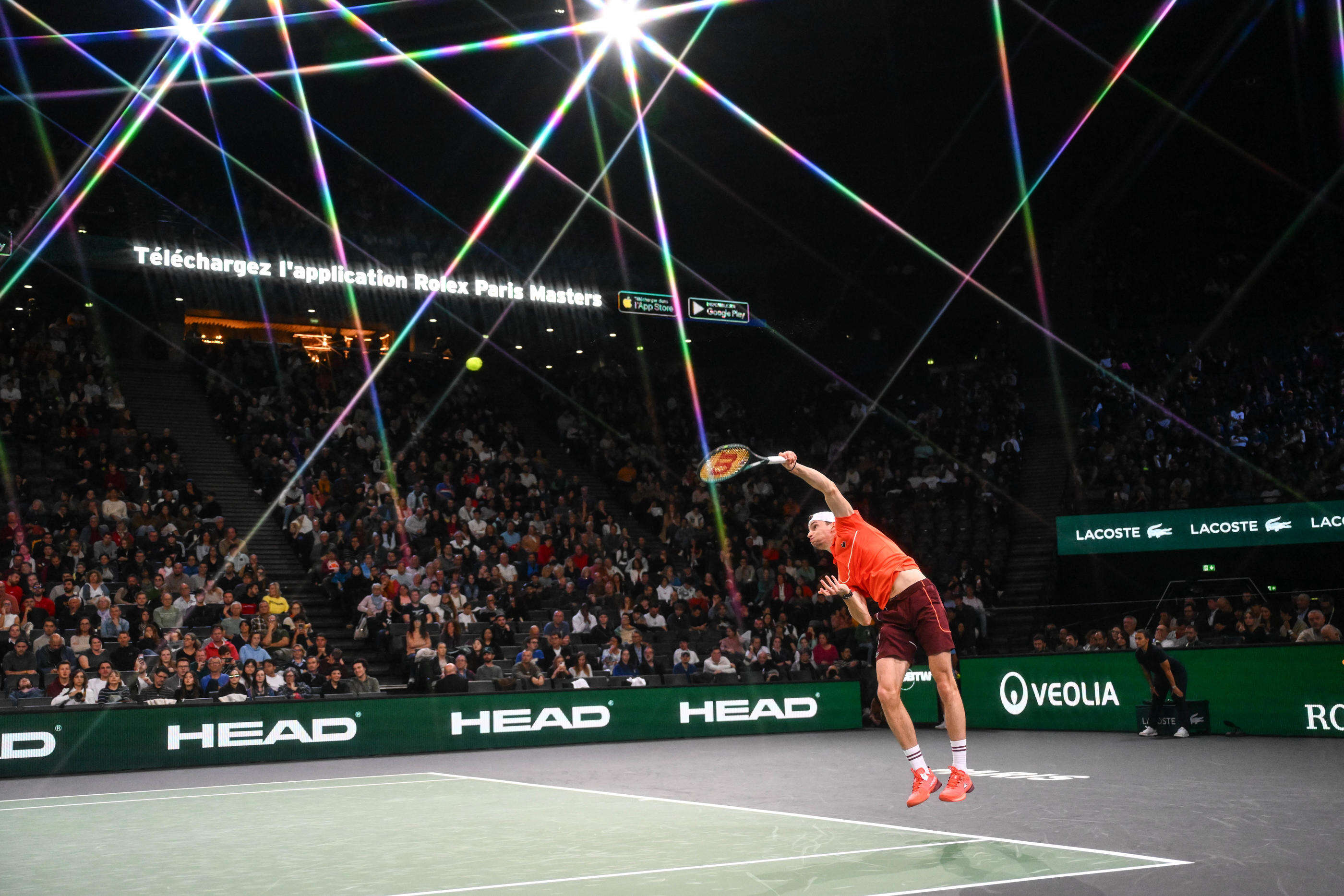 Rolex Paris Masters : pourquoi Ugo Humbert se décale-t-il jusque dans le couloir pour servir à gauche ?