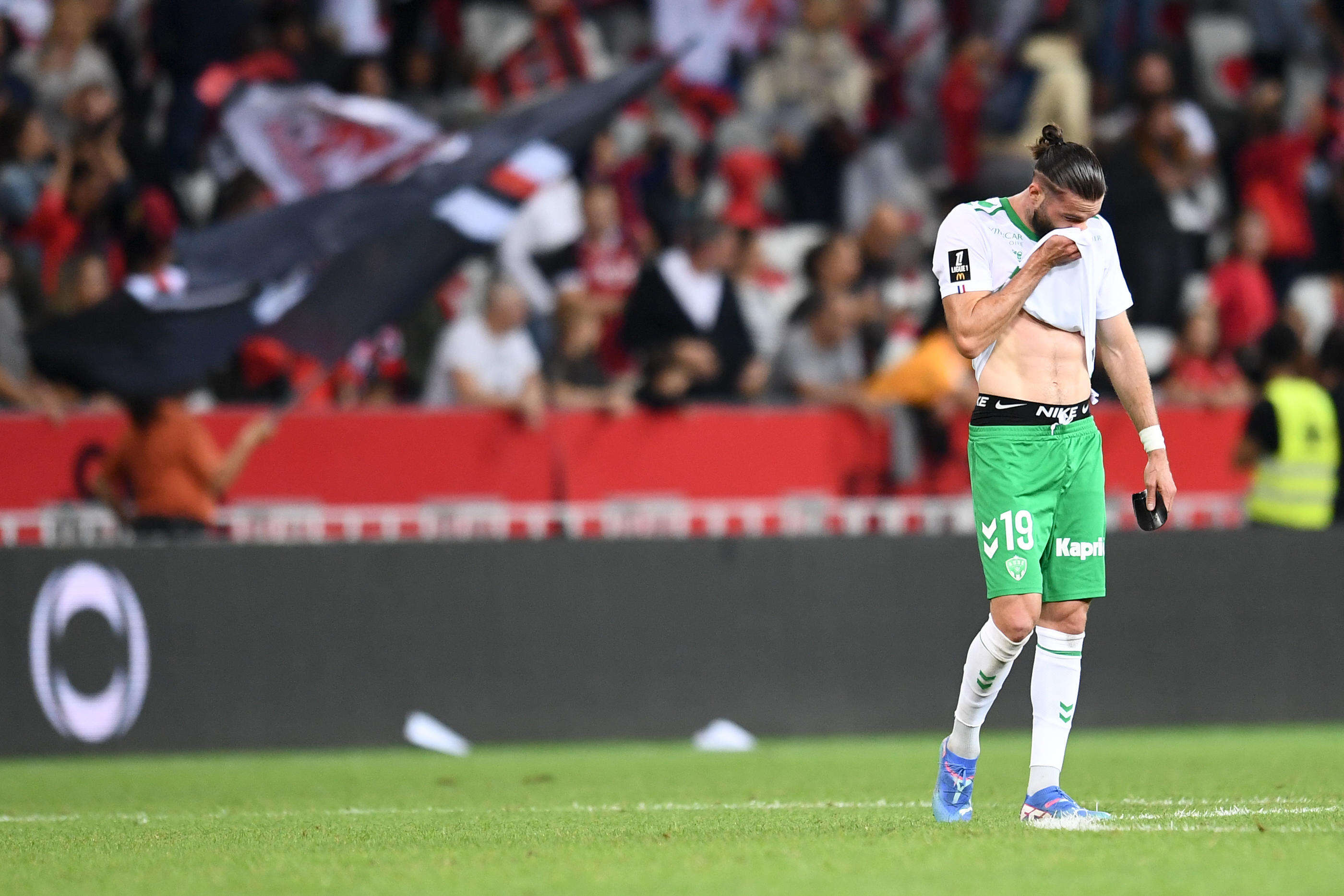 Ligue 1 : de la « honte » à la « colère », la débâcle 8-0 de Saint-Étienne face à Nice ne passe pas