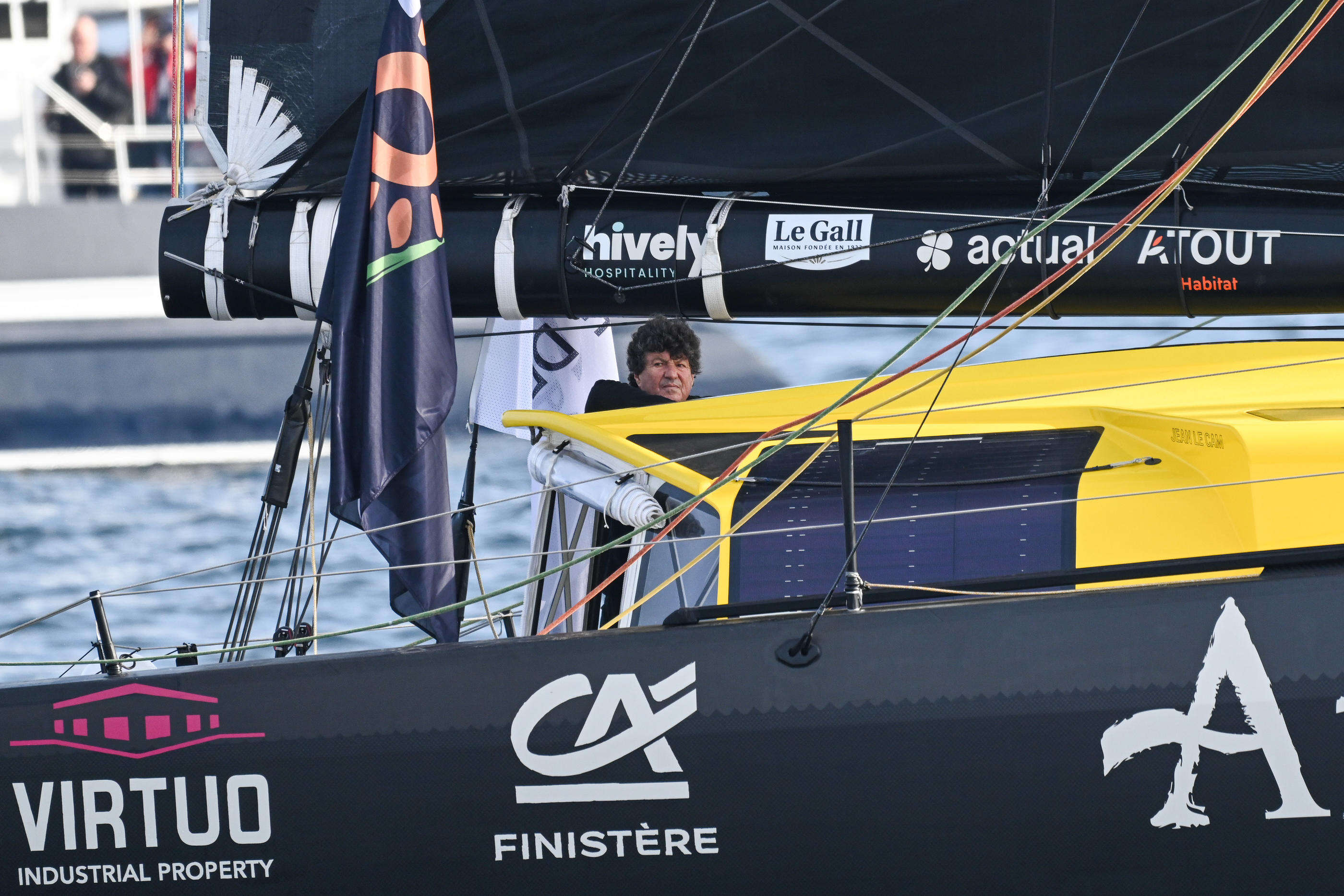 Vendée Globe 2024 : Jean Le Cam reprend la tête… Le classement du 18 novembre au soir