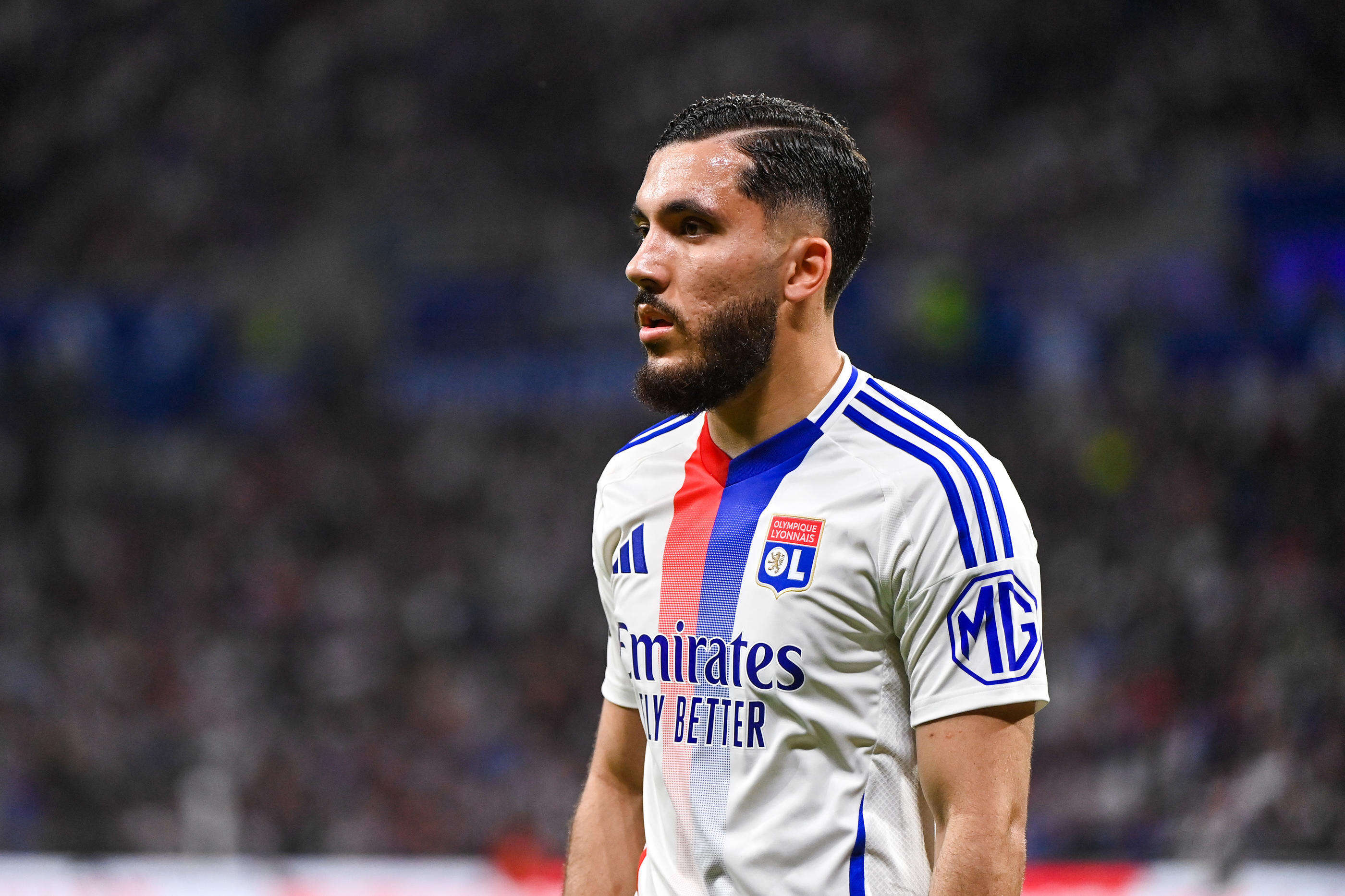 Mercato : Rayan Cherki écarté du groupe pro de l’OL en attendant son transfert