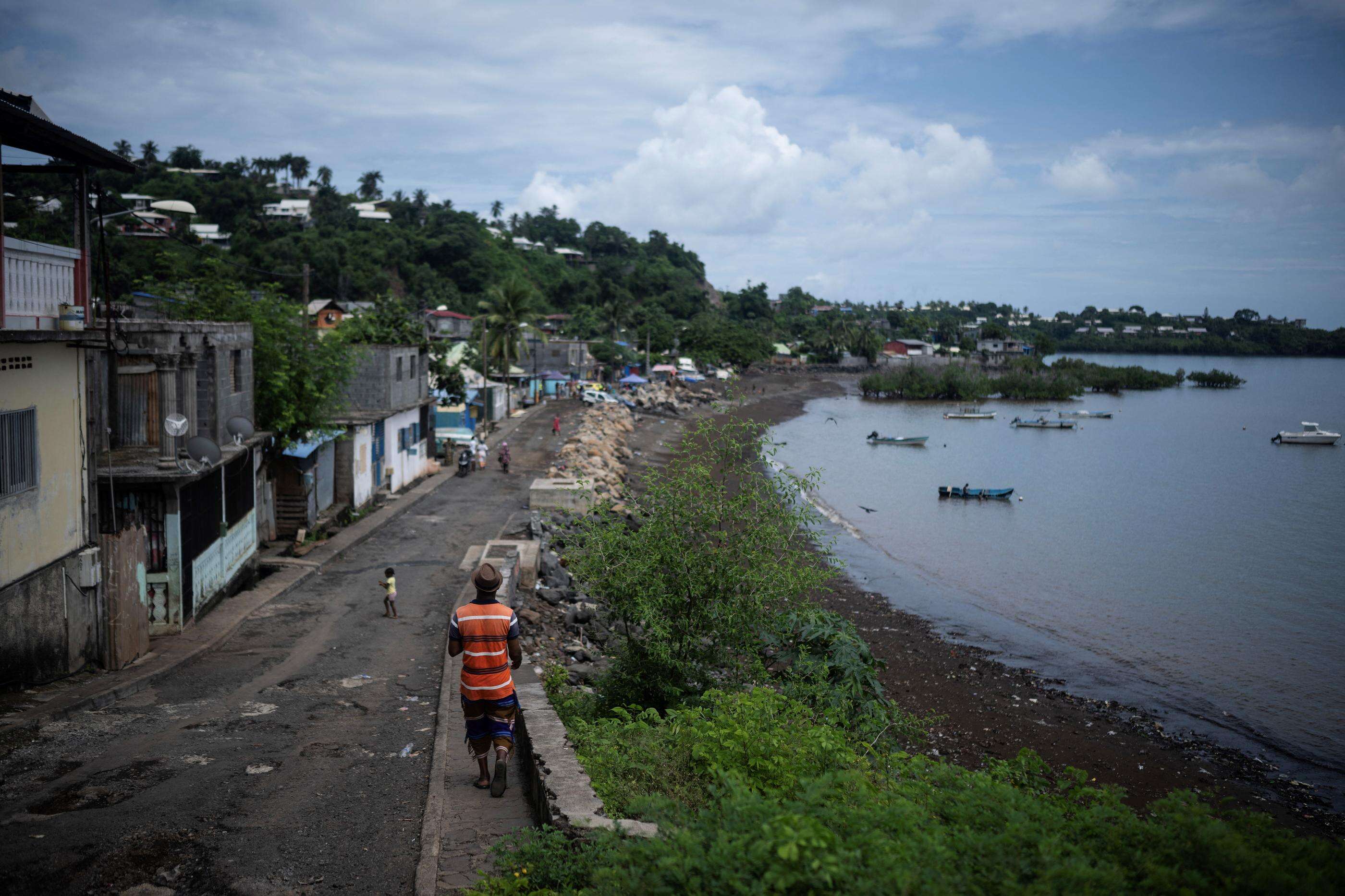 Mayotte : la moitié de l’île privée d’eau courante après un « incident » dans une usine de potabilisation