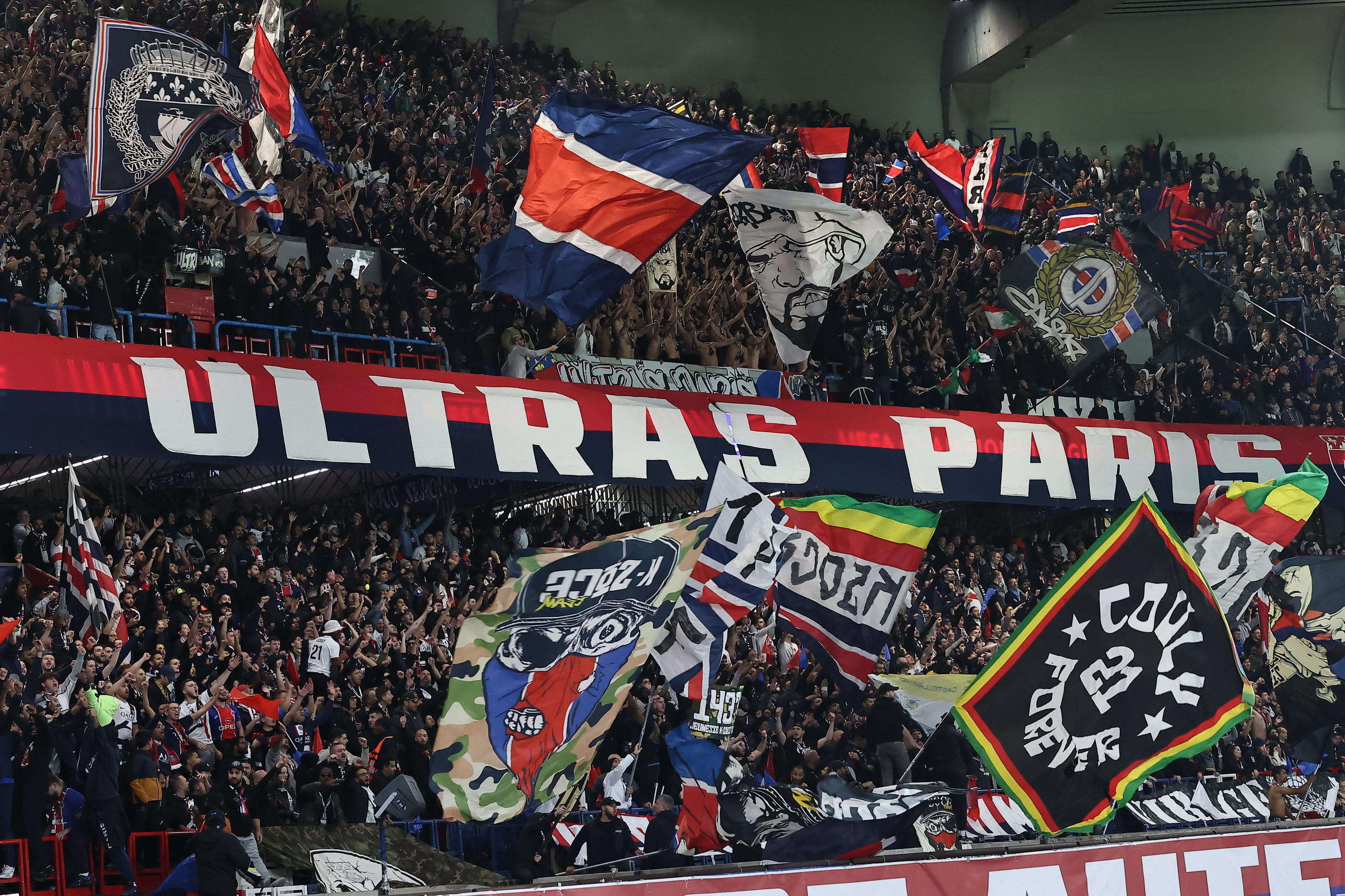 PSG : avant le clasico contre l’OM, 300 supporters au soutien des joueurs parisiens à l’entraînement