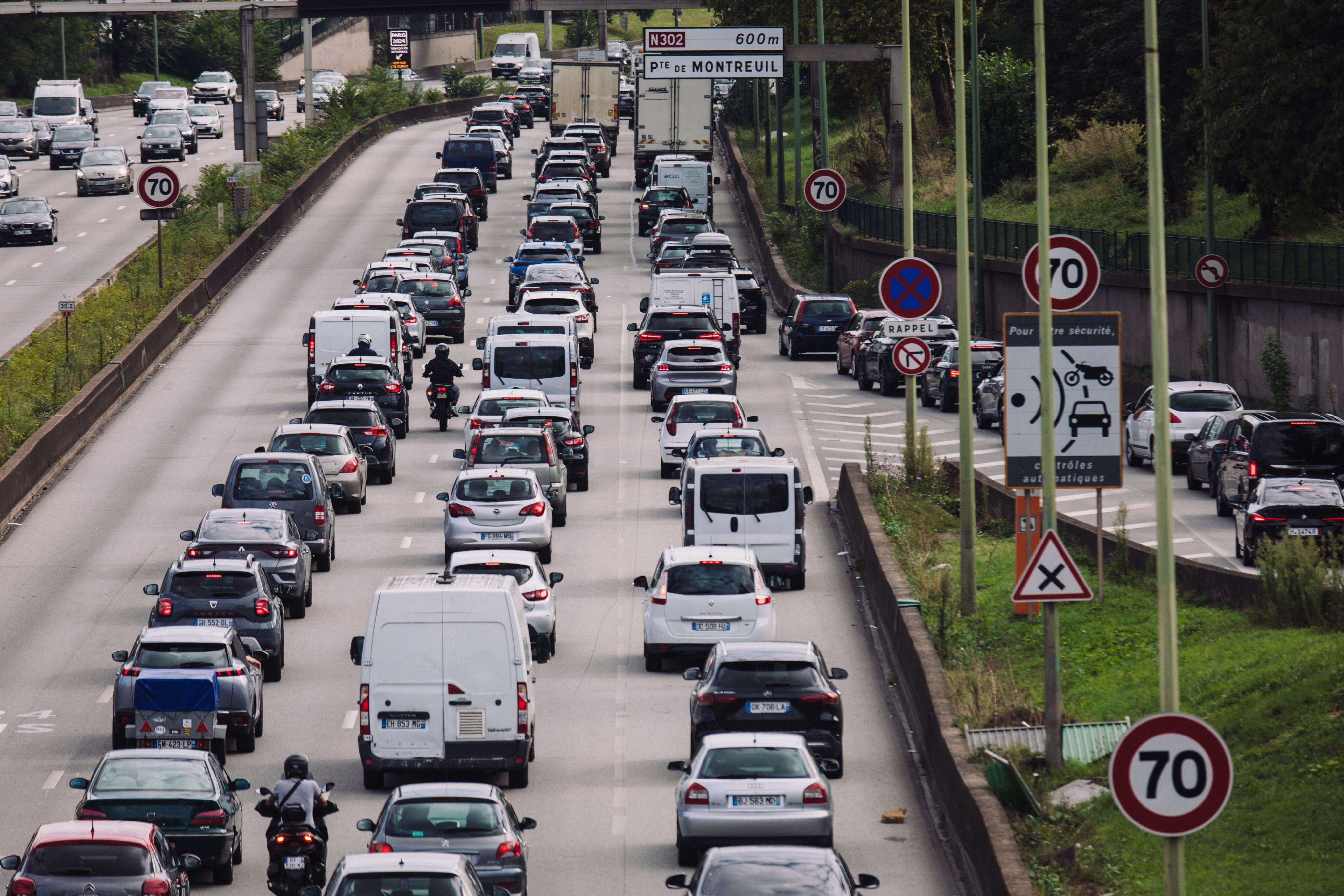 « En tant que taxi parisien, je suis contre » : le périphérique à 50 km/h ne séduit pas les automobilistes