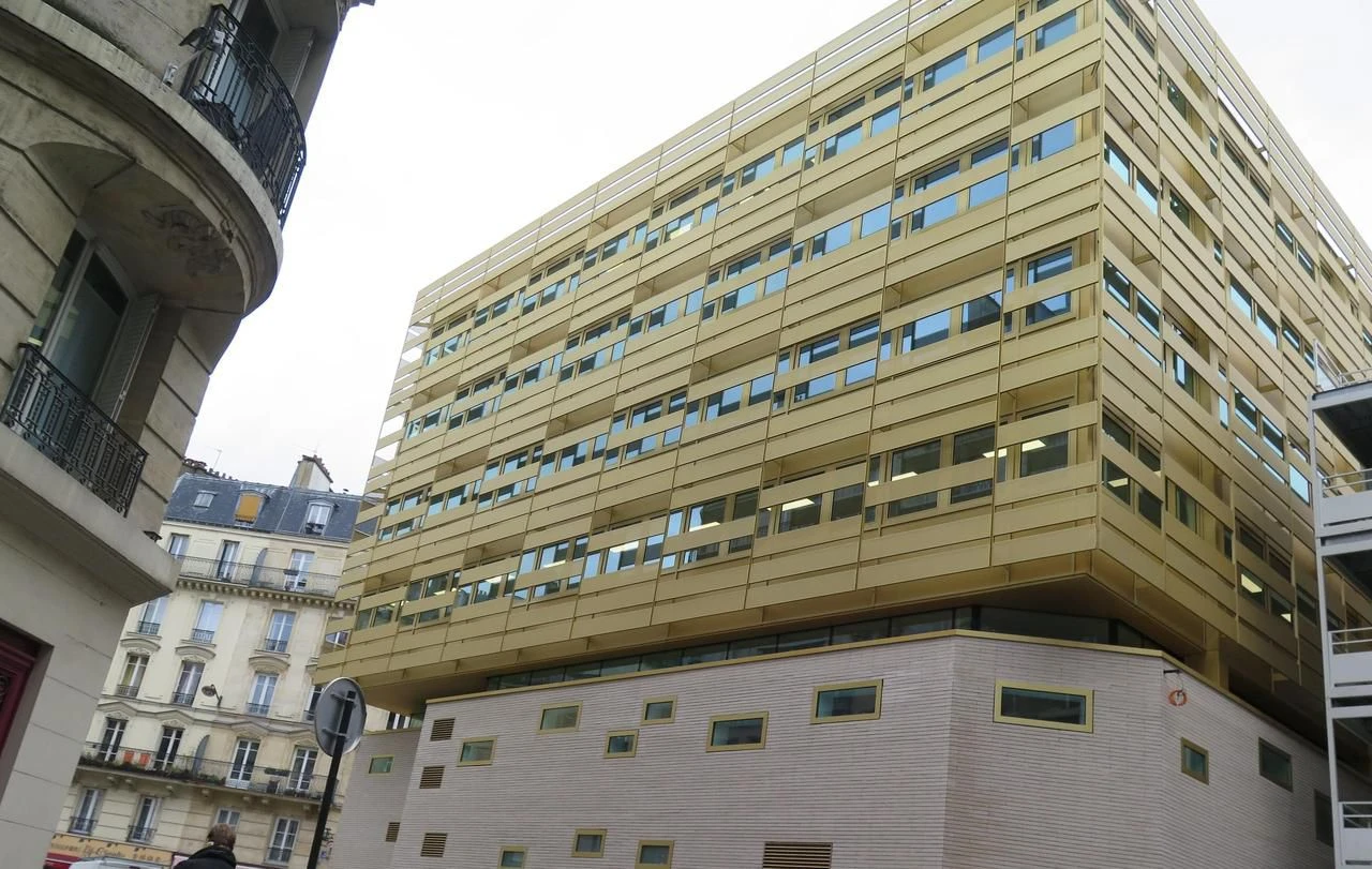 Paris : un homme s’empare de l’arme d’un policier et fait feu, deux fonctionnaires en urgence absolue