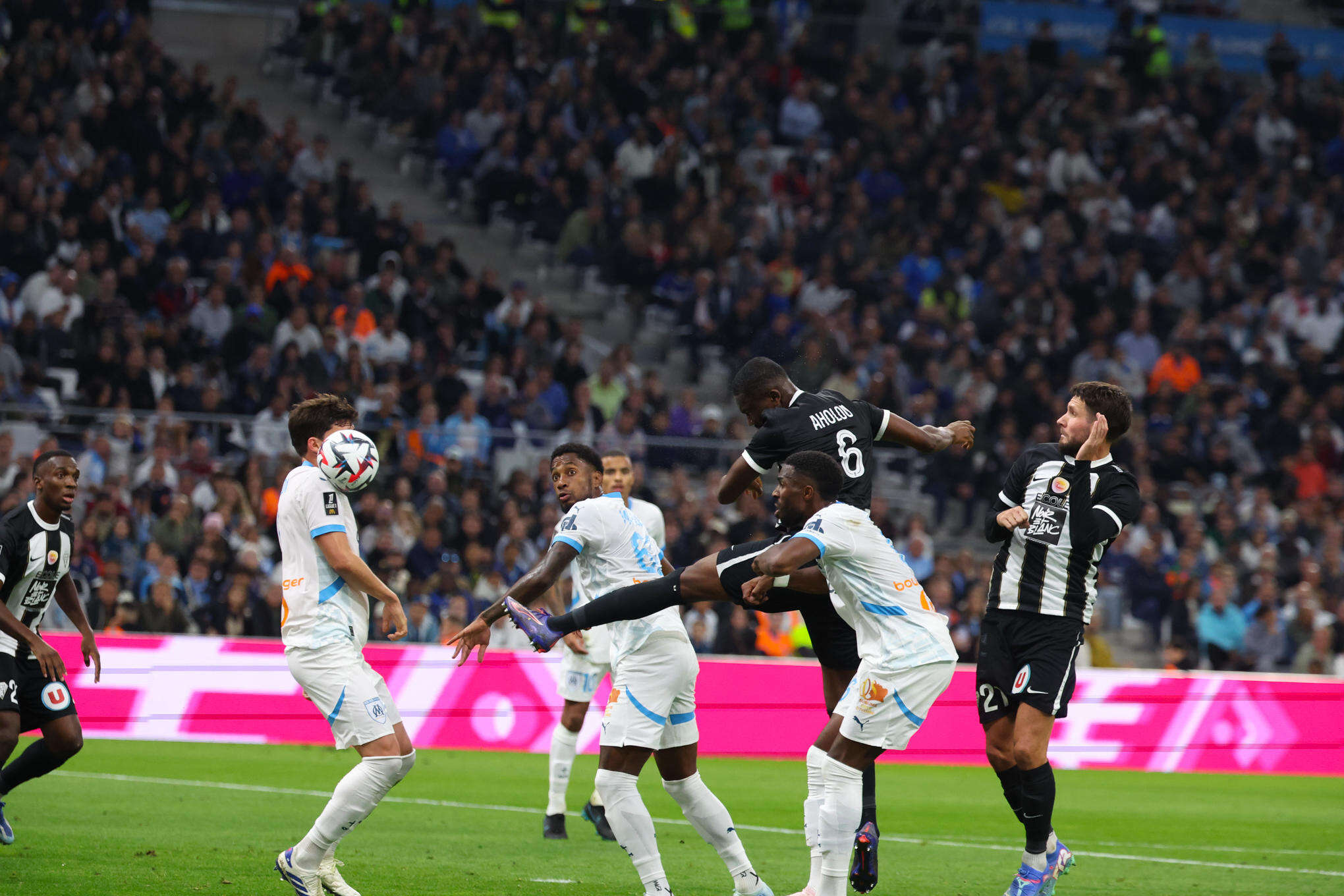 OM-Angers (1-1) : à 10 contre 10, Marseille secoué et tenu en échec sur sa pelouse