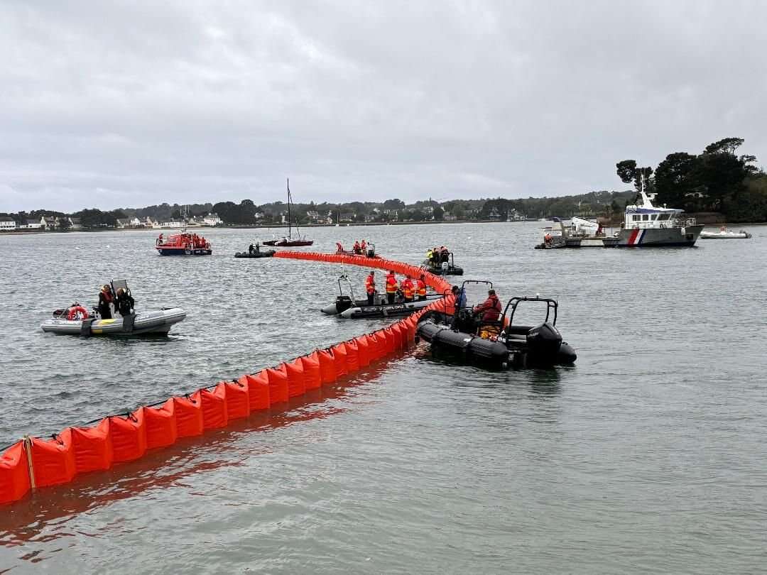 « Notre capacité de réaction est plus aiguisée » : le plan anti-marées noires testé en grandeur nature dans le Finistère