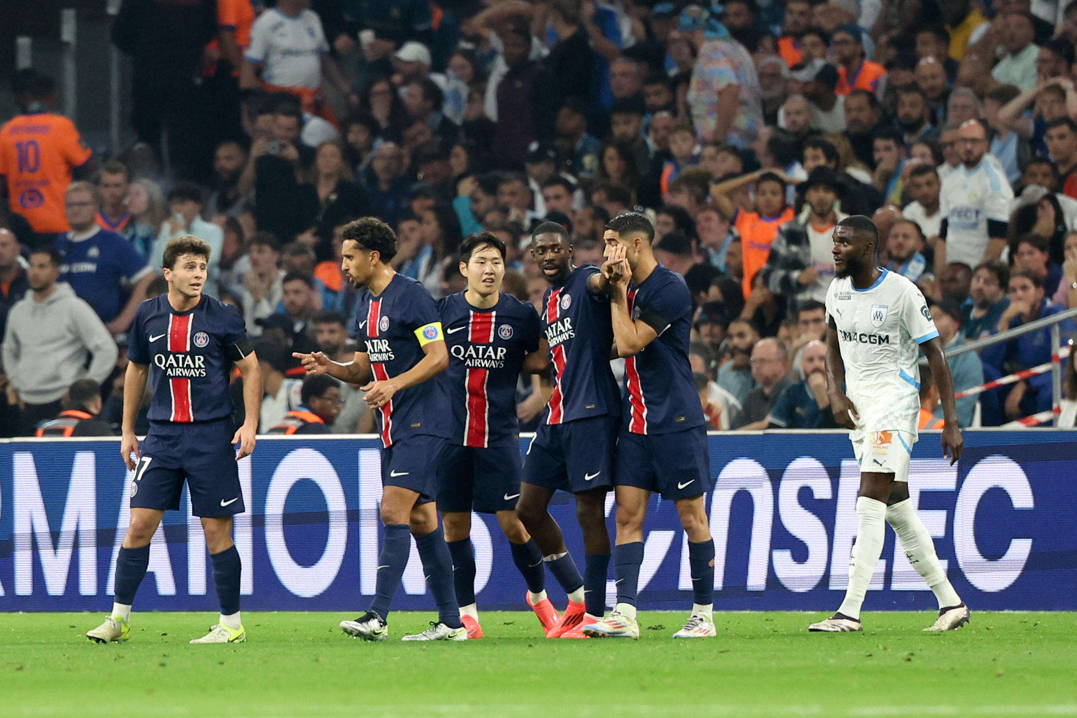 OM-PSG : écœurés, des supporters marseillais ont quitté le stade Vélodrome à la mi-temps