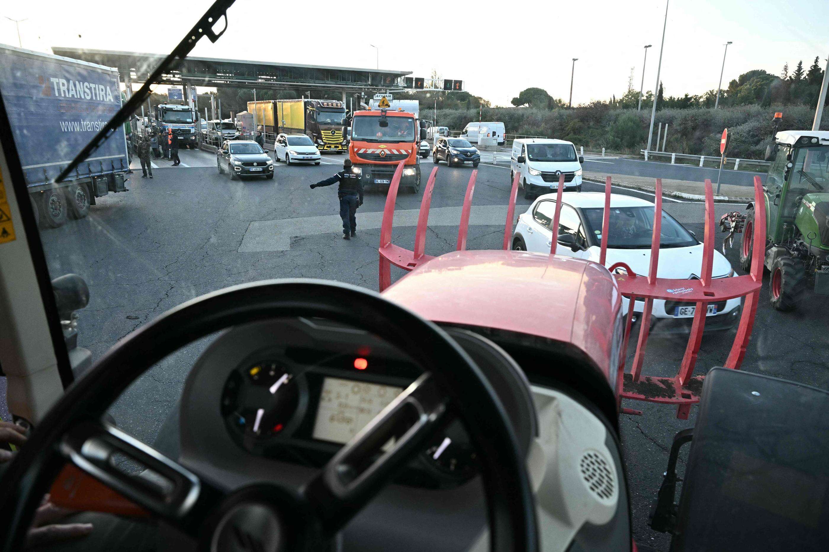 Colère des agriculteurs : fumiers devant un centre des impôts, rassemblements… les actions se multiplient