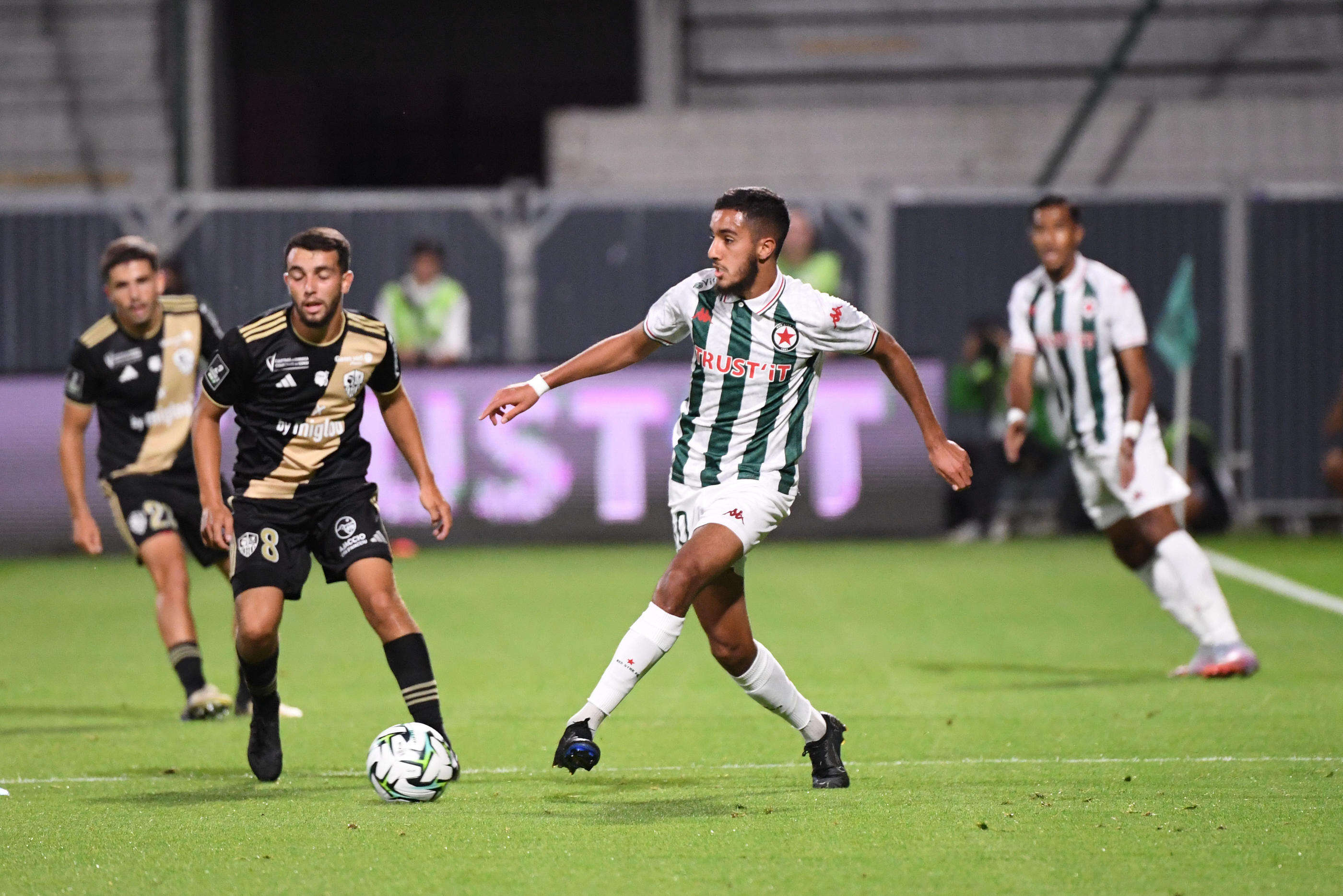 Ligue 2 : le Red star veut rebondir face à Laval pour ne pas laisser le doute s’installer