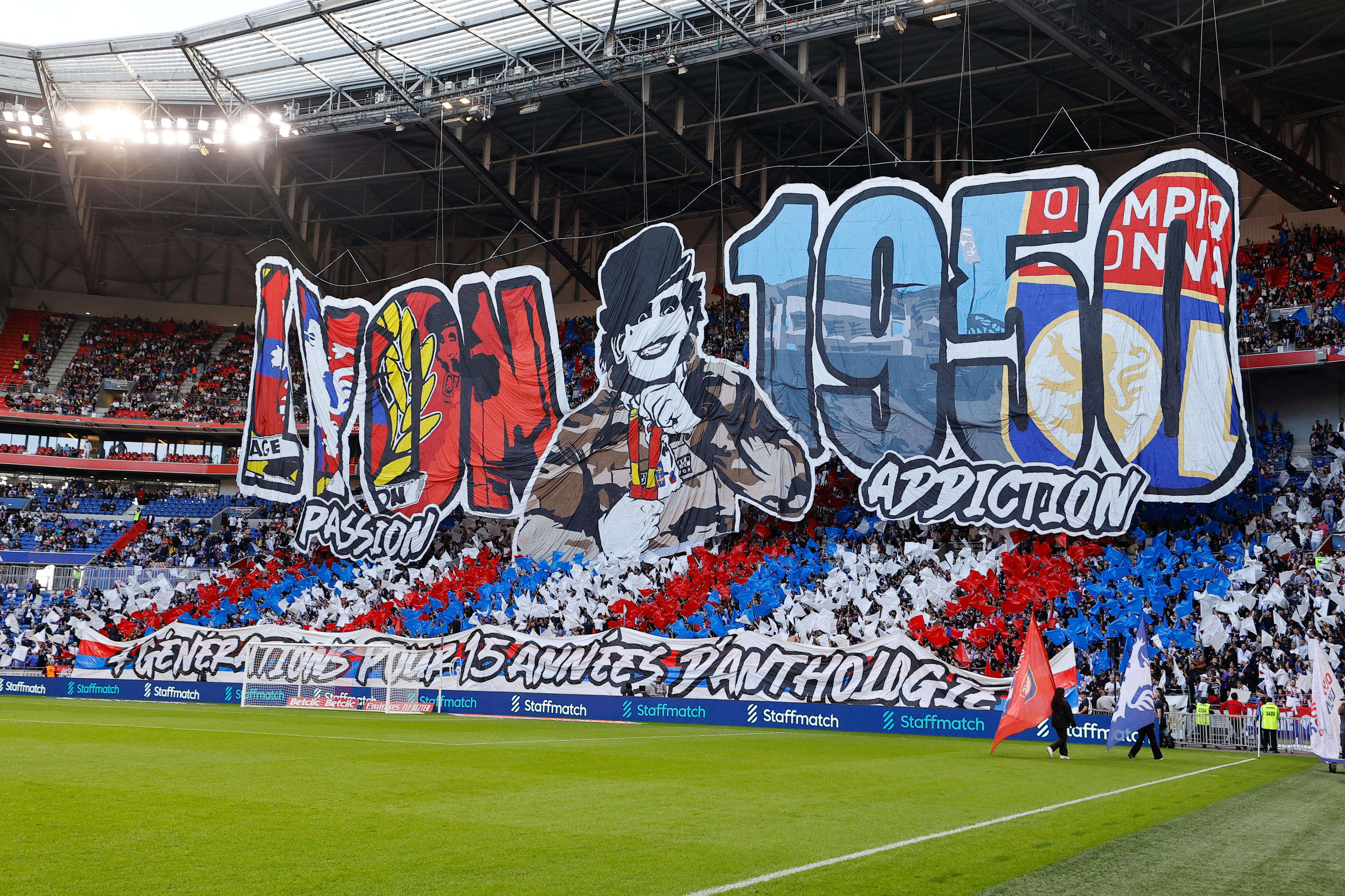 Lyon-Auxerre : hommage à Gonalons, tifo géant... Avant-match spectaculaire au Groupama Stadium