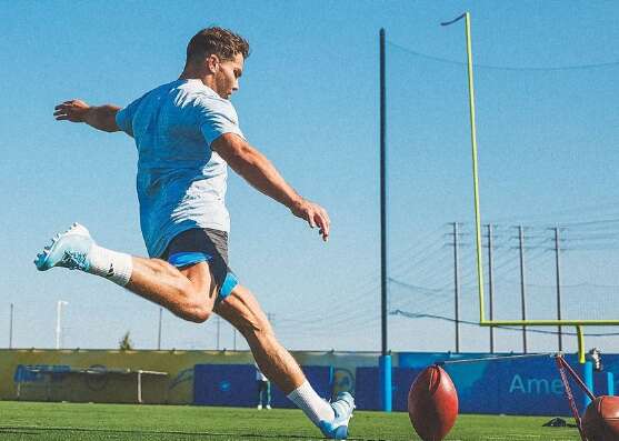 « Il est très facile » : les images d’Antoine Dupont au centre d’entraînement des Chargers