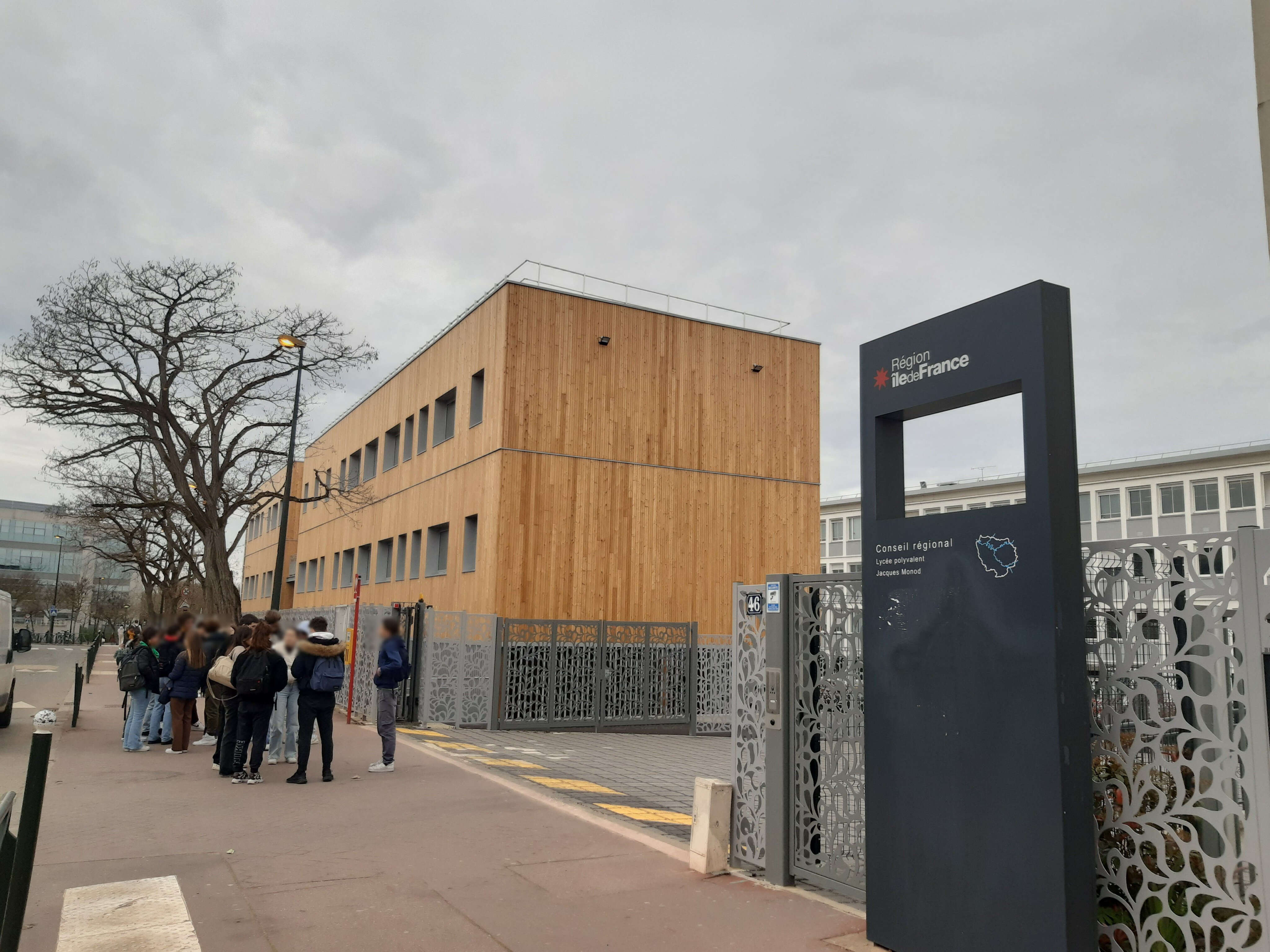 Embuscade devant le lycée Monod de Clamart : quatre élèves blessés