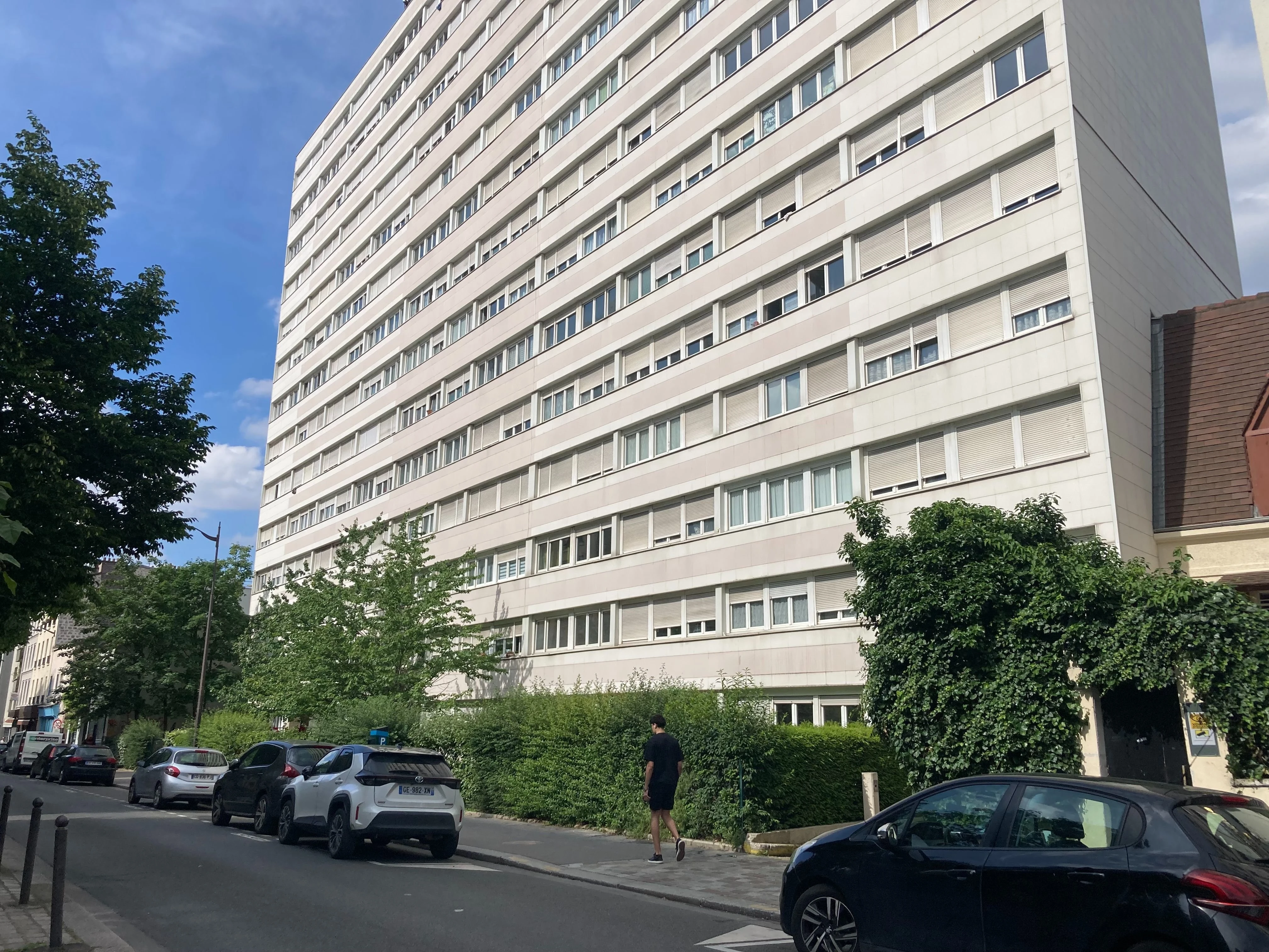 Paris : séquestré, un homme saute du 3e étage pour échapper à ses agresseurs