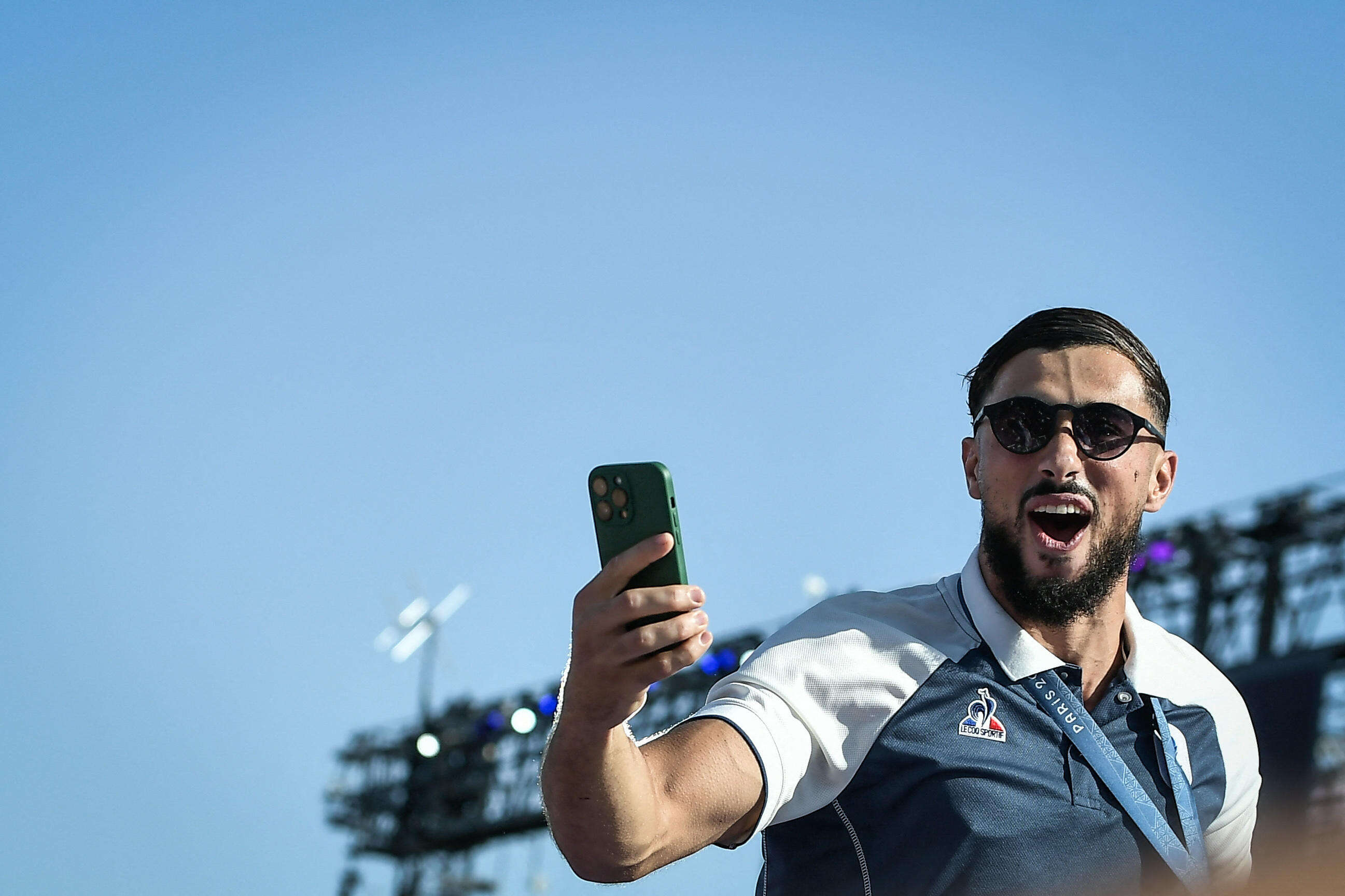 Parade des champions : « Allez l’OM » contre « Ici, c’est Paris », quand les rugbymen français se chambrent