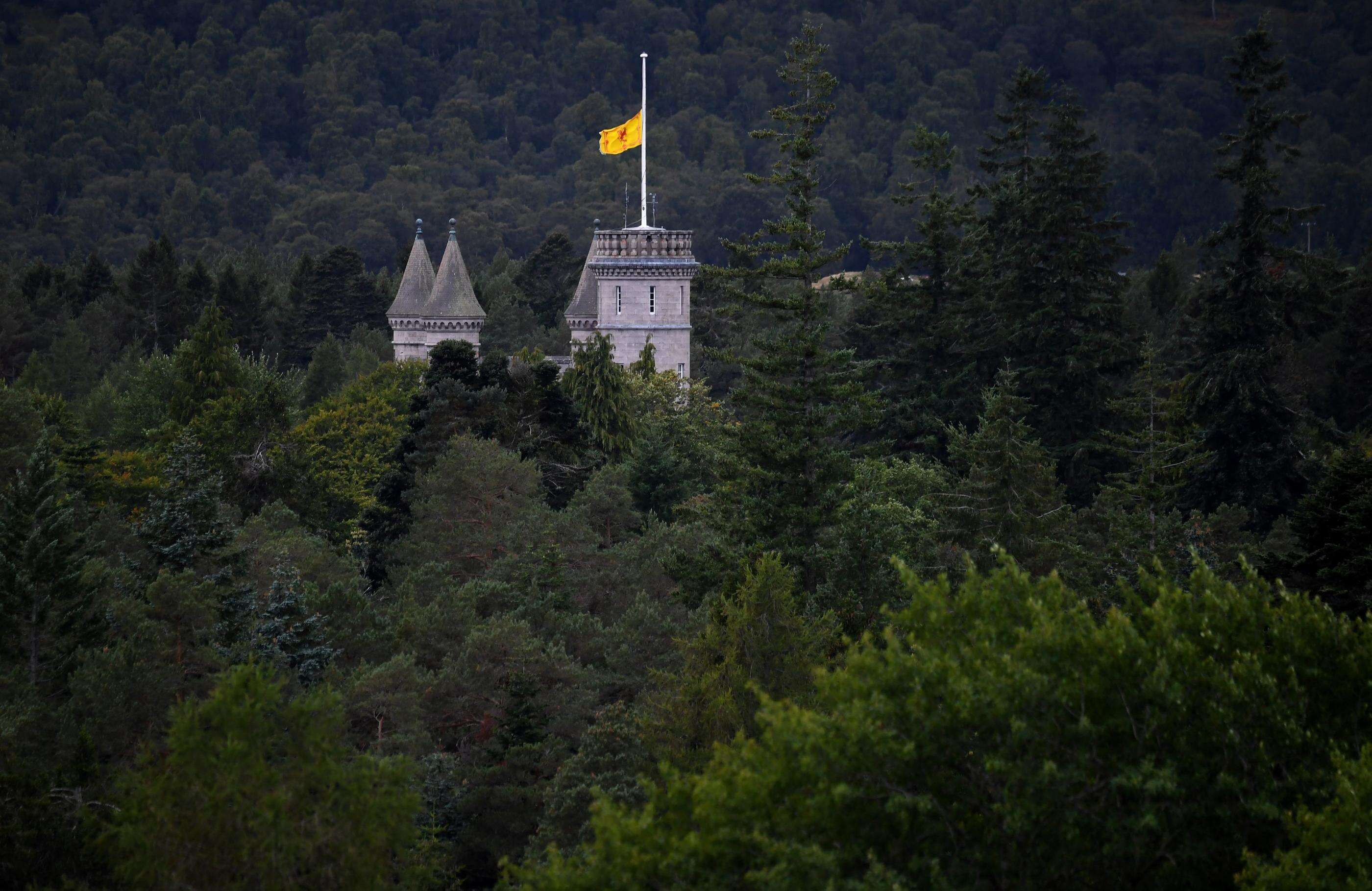 Musique et vente d’alcool : Balmoral, le château de la monarchie britannique veut s’ouvrir aux mariages