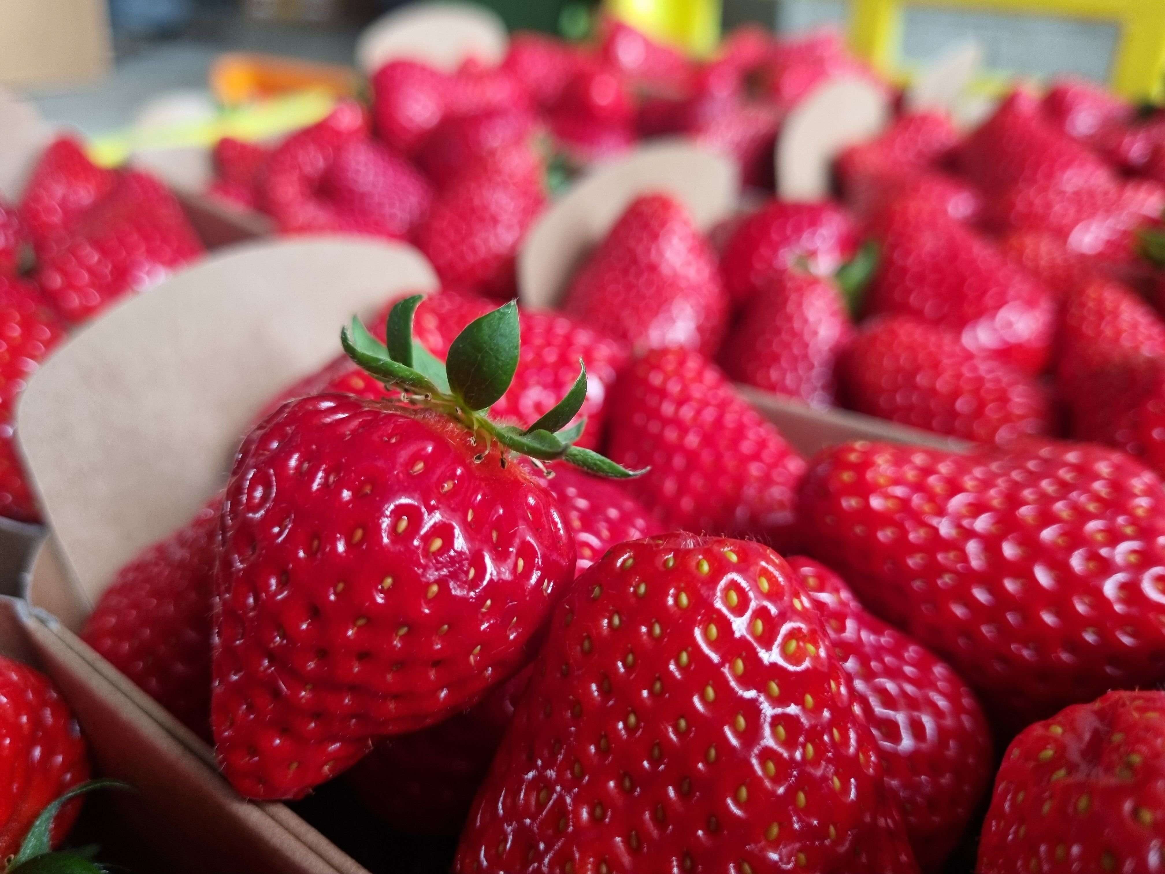 Intermarché et Netto vont arrêter la vente de fraises et de cerises pour les fêtes de fin d’année