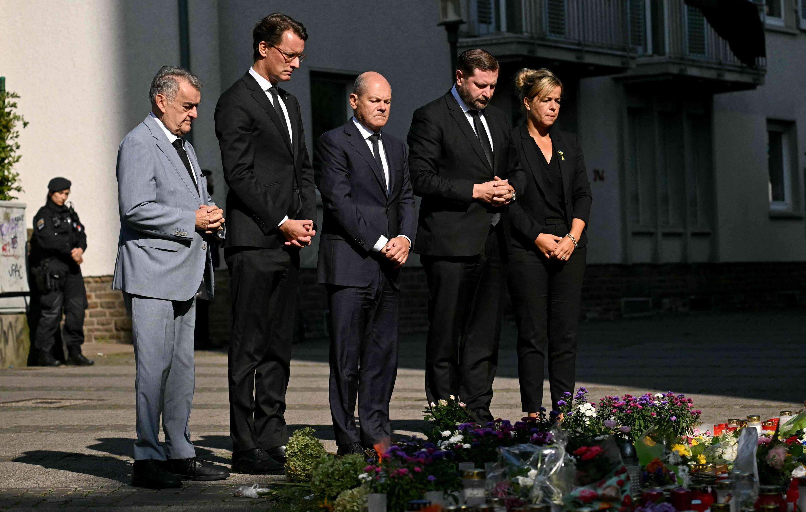 Attaque meurtrière de Solingen : sur place, le chancelier Olaf Scholz dénonce un « terrorisme contre nous tous »