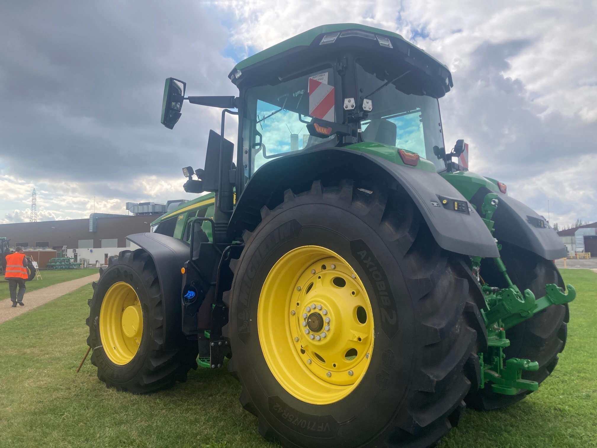 Loiret : après 3 millions de moteurs produits en 70 ans, l’Américain John Deere conforte son ancrage dans l’Orléanais