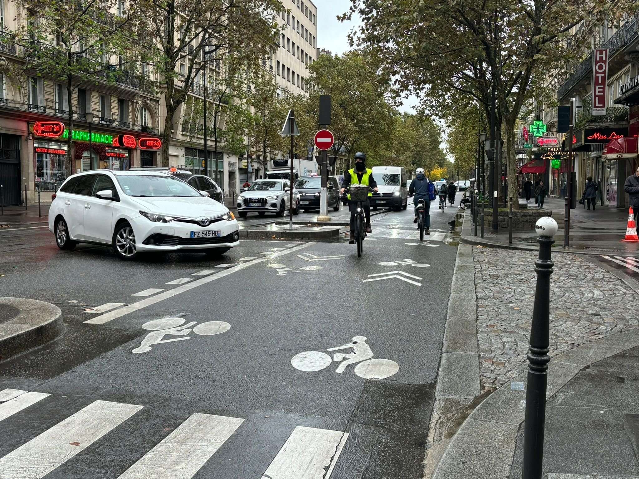 Cycliste tué à Paris : le conducteur a « repris une marche avant en sa direction », les circonstances du drame se précisent