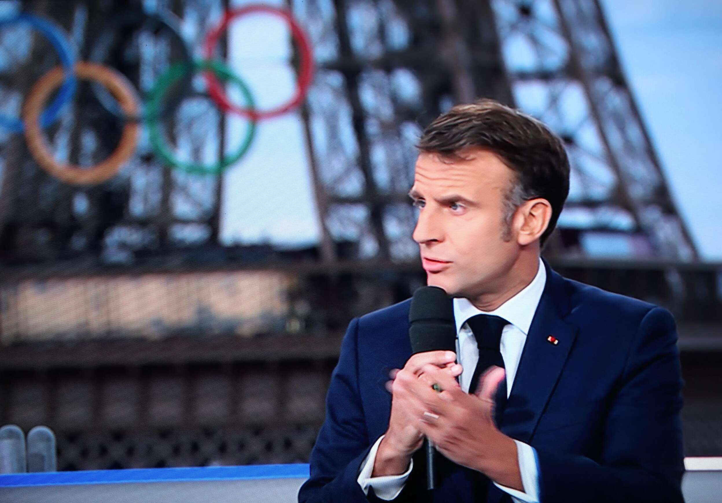 Audiences TV : Emmanuel Macron très suivi, Camille Chamoux et Jonathan Cohen devant « Alexandra Ehle »