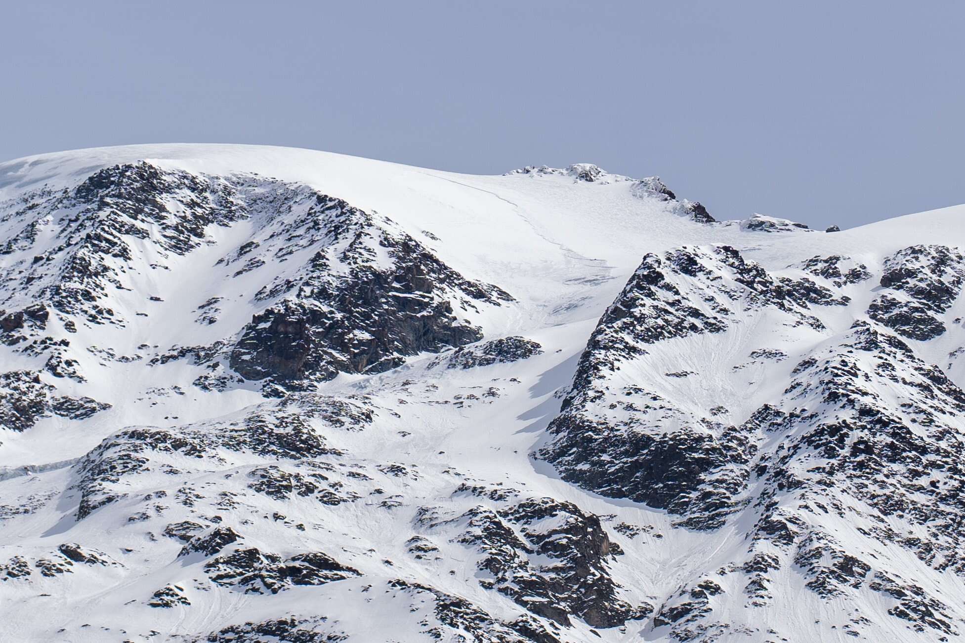 Mont-Blanc : quatre alpinistes italiens et coréens piégés sur le sommet depuis samedi