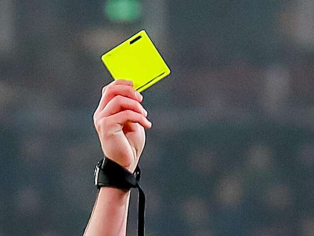 Insolite : au Japon, deux adversaires aident l’arbitre, incapable de sortir un carton jaune