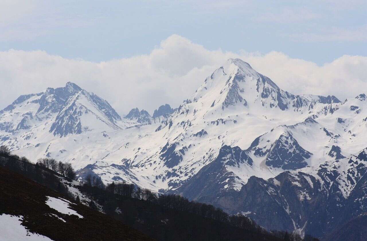 Au grand bonheur des vacanciers de la zone B, la neige tombe abondamment sur les Pyrénées