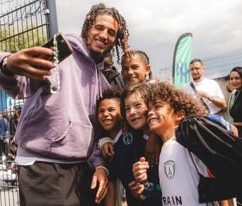 « Il n’a pas changé malgré sa réussite » : Hannibal Mejbri en visite au Paris FC, où tout a commencé pour lui