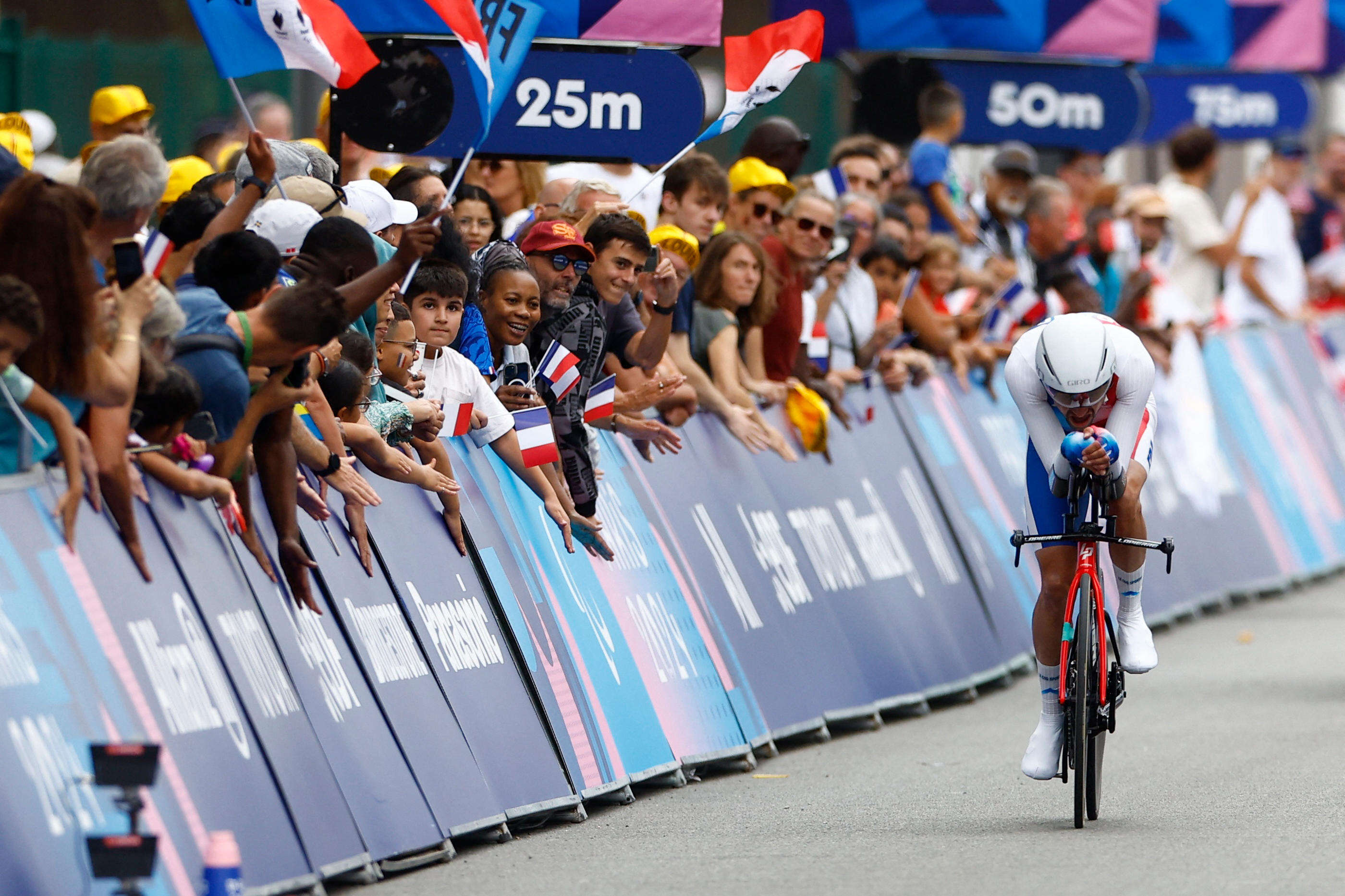 « Tu leur as mis 40 secondes mec ! » : l’or surprise et écrasant de Thomas Peyroton-Dartet au para-cyclisme sur route