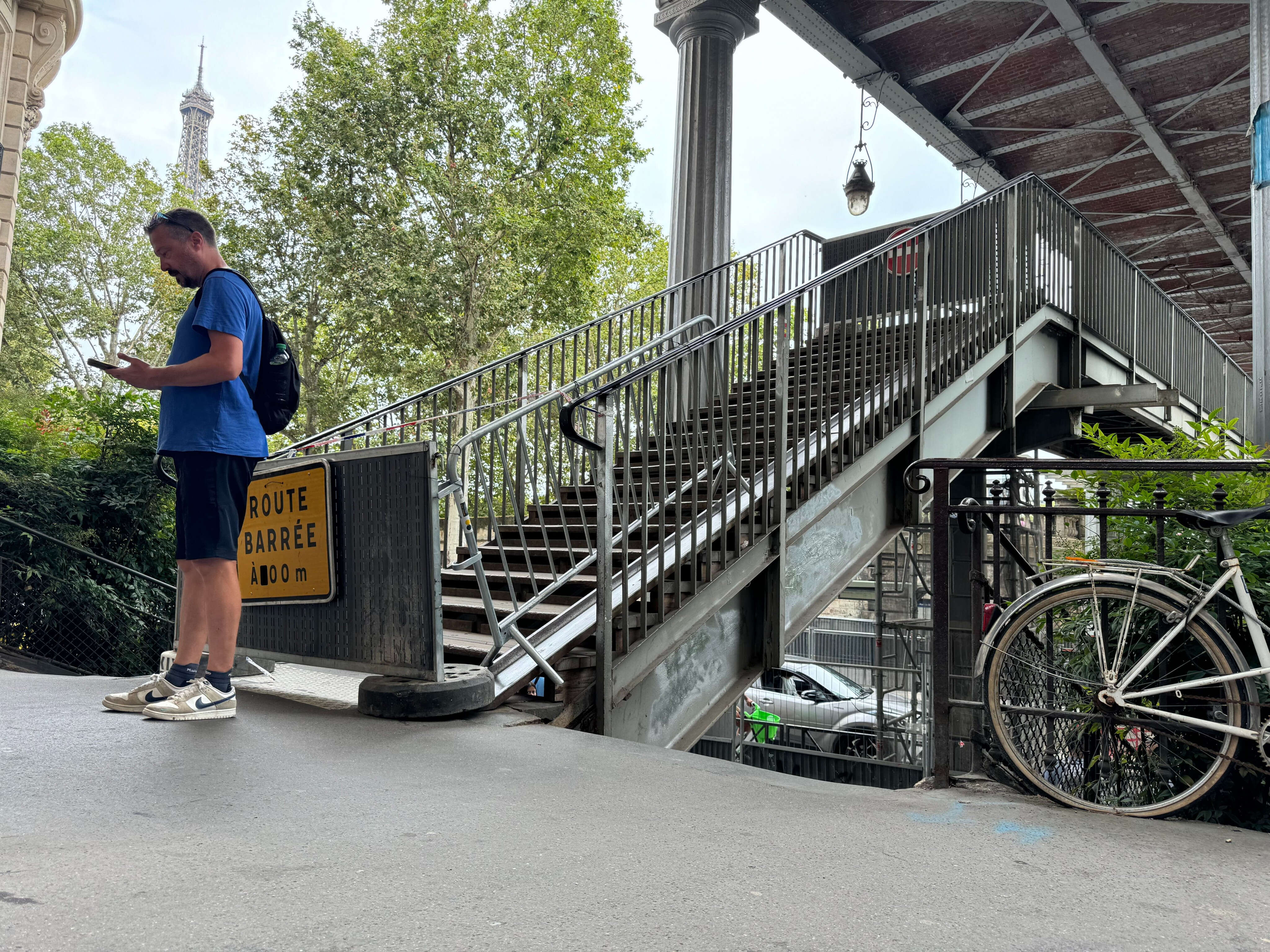 Paris : la passerelle du pont de Bir-Hakeim fermée en urgence à cause d’un risque d’effondrement