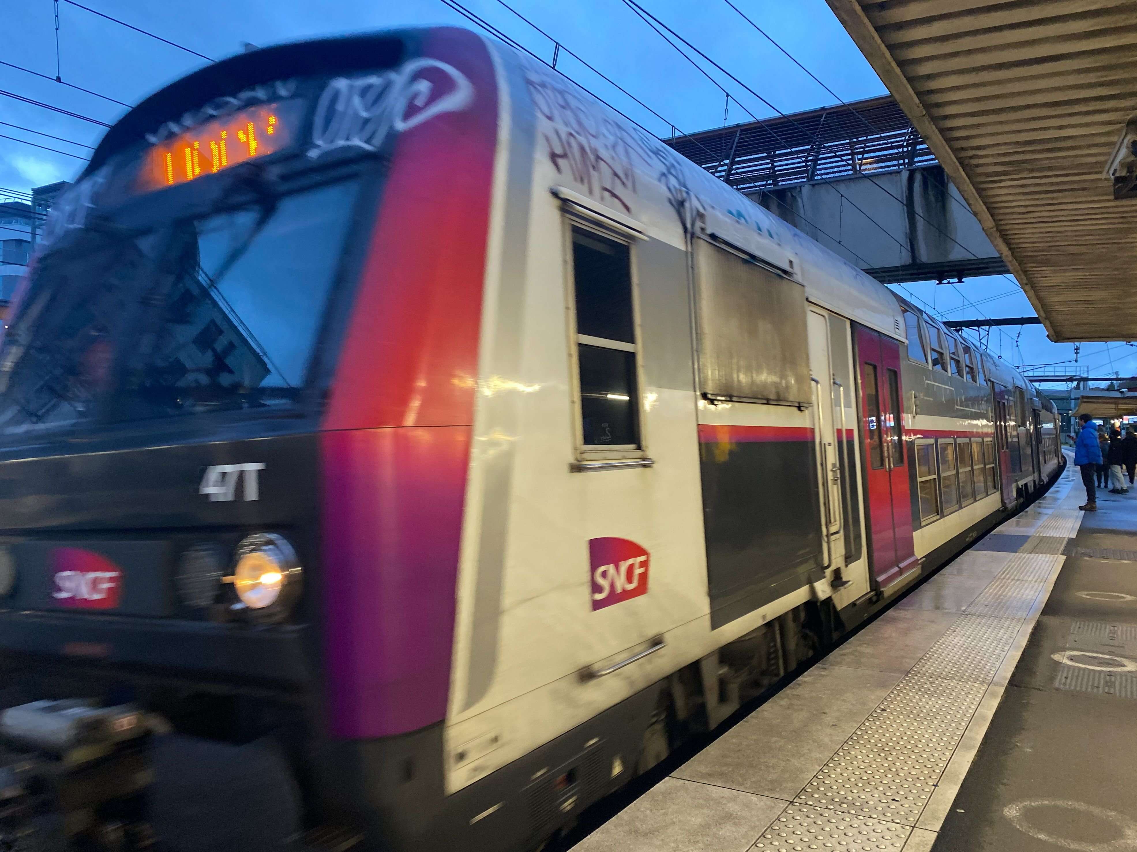 RER C : accident grave de voyageur en gare d’Igny, la victime est décédée