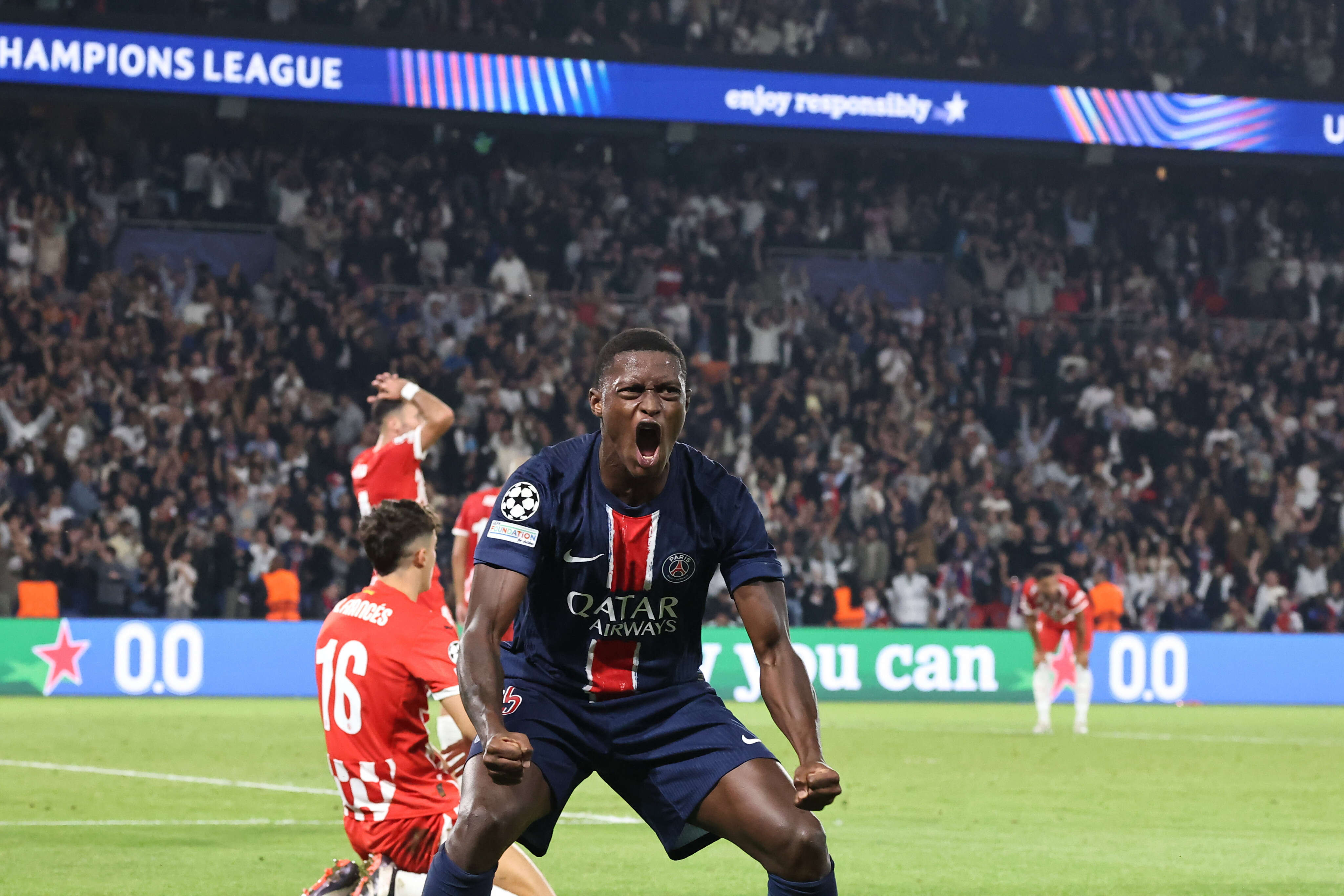 PSG-Gérone (1-0) : les images de la bourde du gardien catalan qui libère les Parisiens