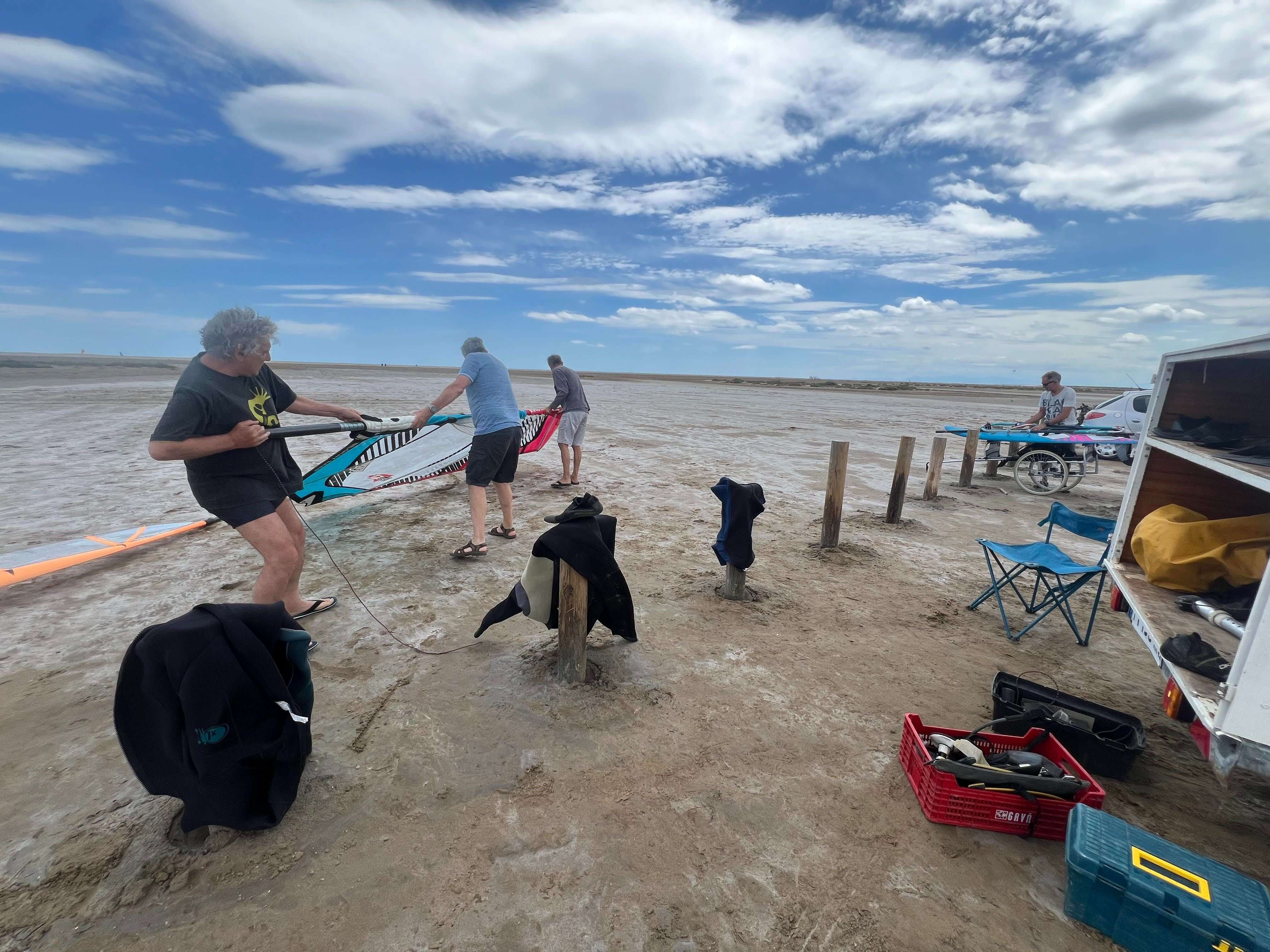 Paradis des windsurfers, la plage de la Vieille Nouvelle à Gruissan bientôt interdite aux voitures