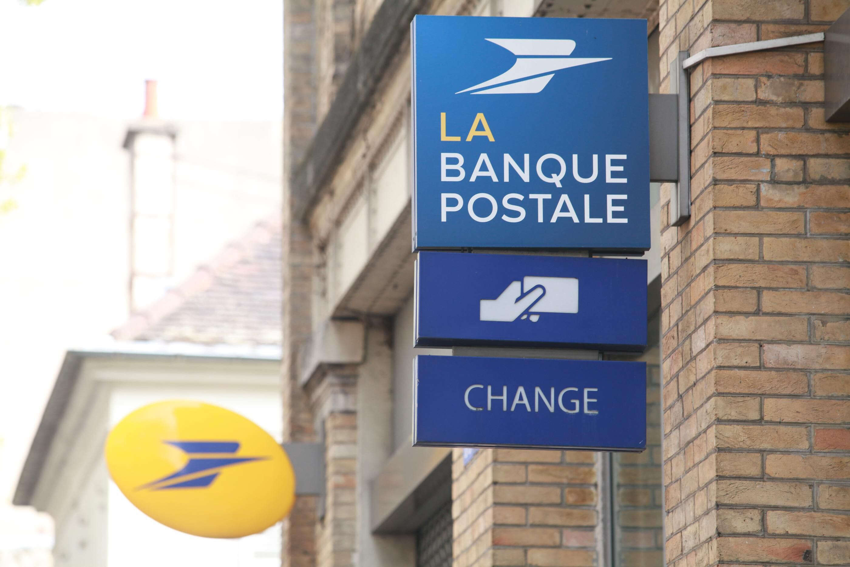 Paris : le faux employé écumait les bureaux de poste pour dérober les cartes bancaires