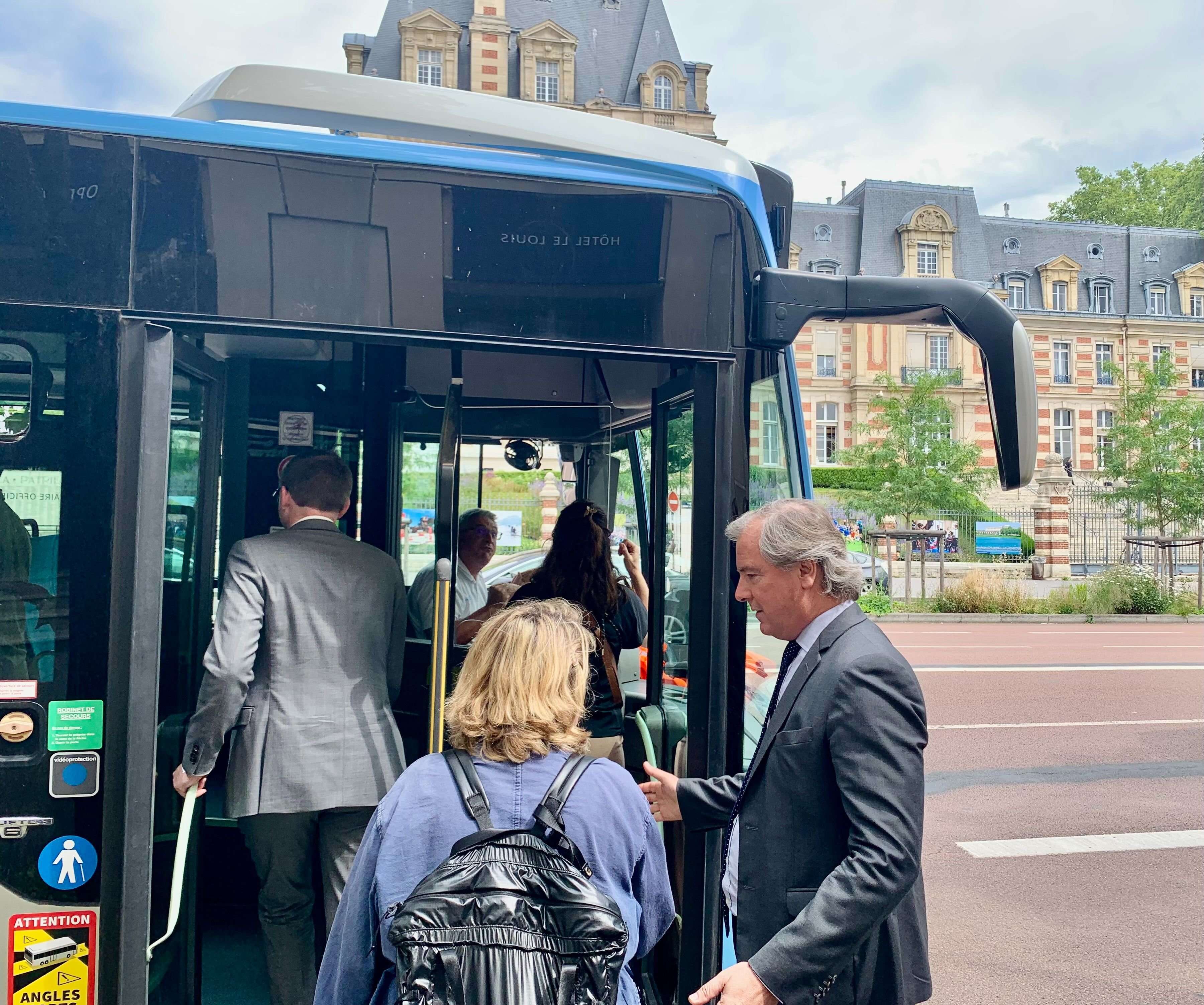 JO 2024 : à Versailles, des navettes toutes les minutes pour rejoindre le site olympique de l’Étoile Royale