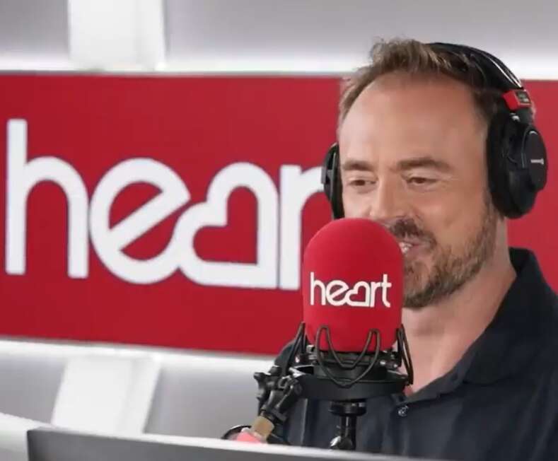 L’animateur britannique Jamie Theakston découvre qu’il est atteint d’un cancer du larynx grâce à ses auditeurs