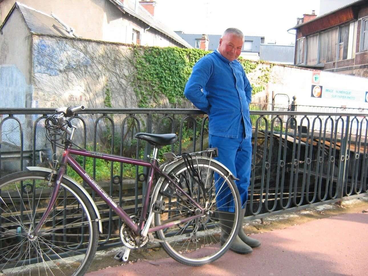 « Quand tu le voyais sur la route, ça te faisait plaisir » : Limoge pleure son « homme en bleu »