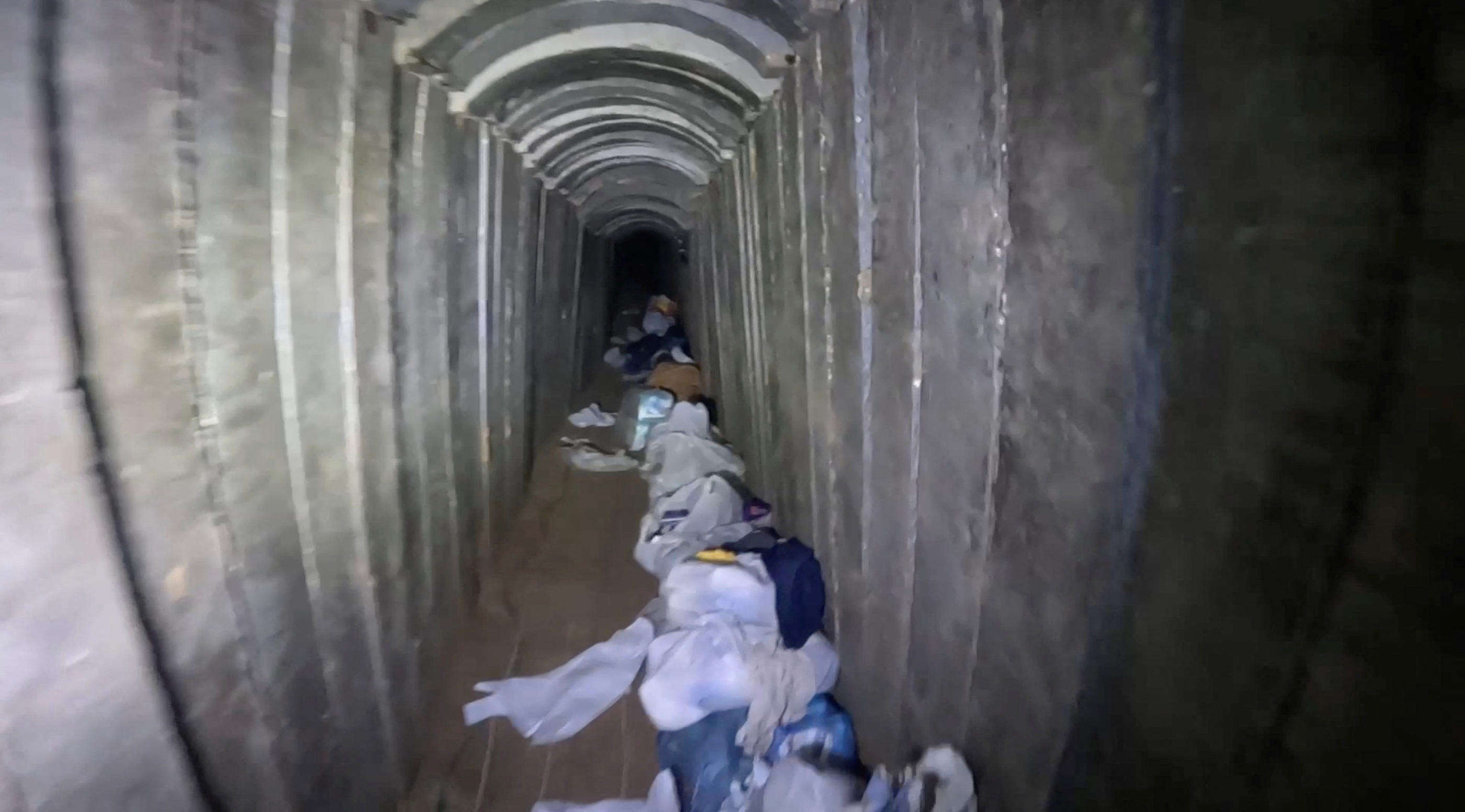 « Des conditions de détention terribles » : Israël diffuse les images du tunnel dans lequel six corps d’otages ont été retrouvés