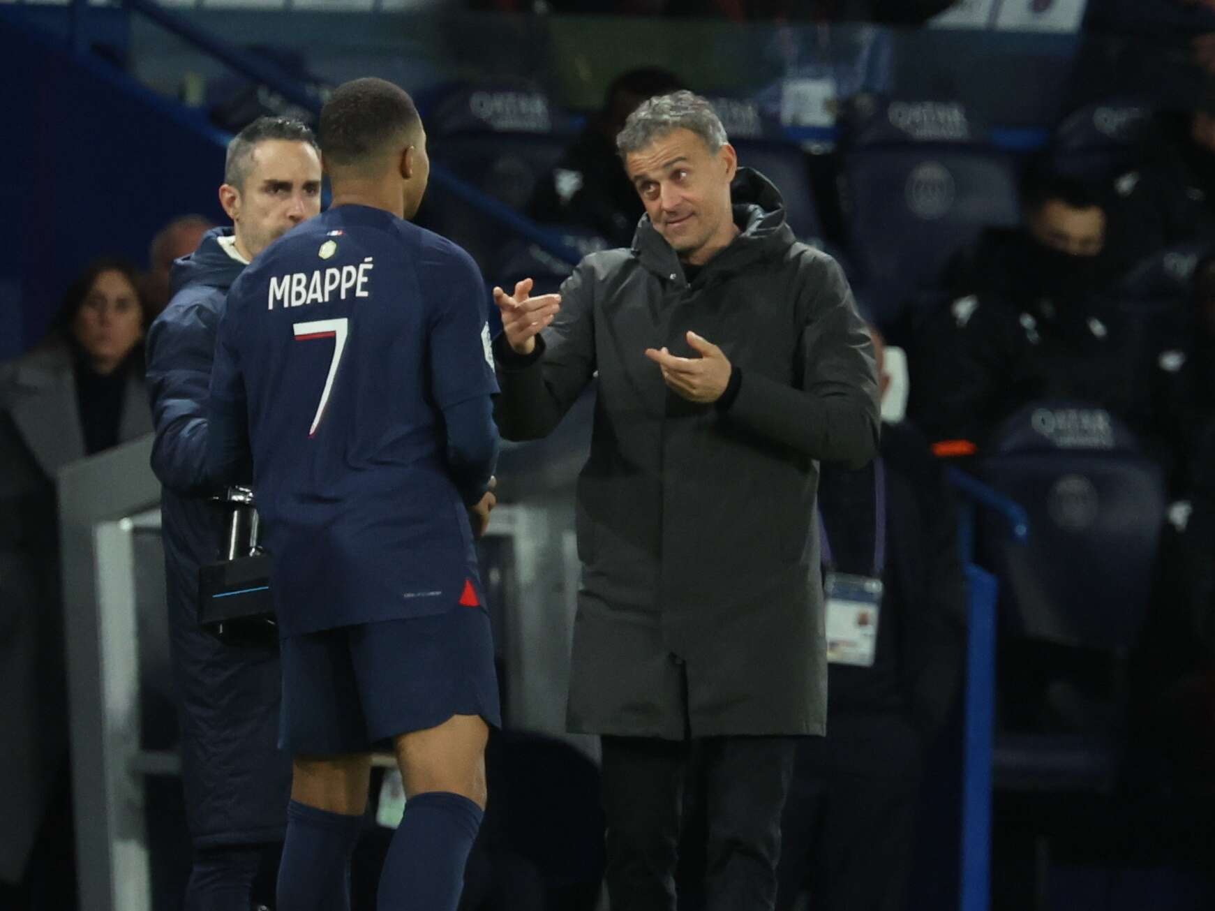 « C’est ça d’être un leader, c’est ça Michael Jordan » : la vidéo de l’incroyable discours de Luis Enrique à Mbappé