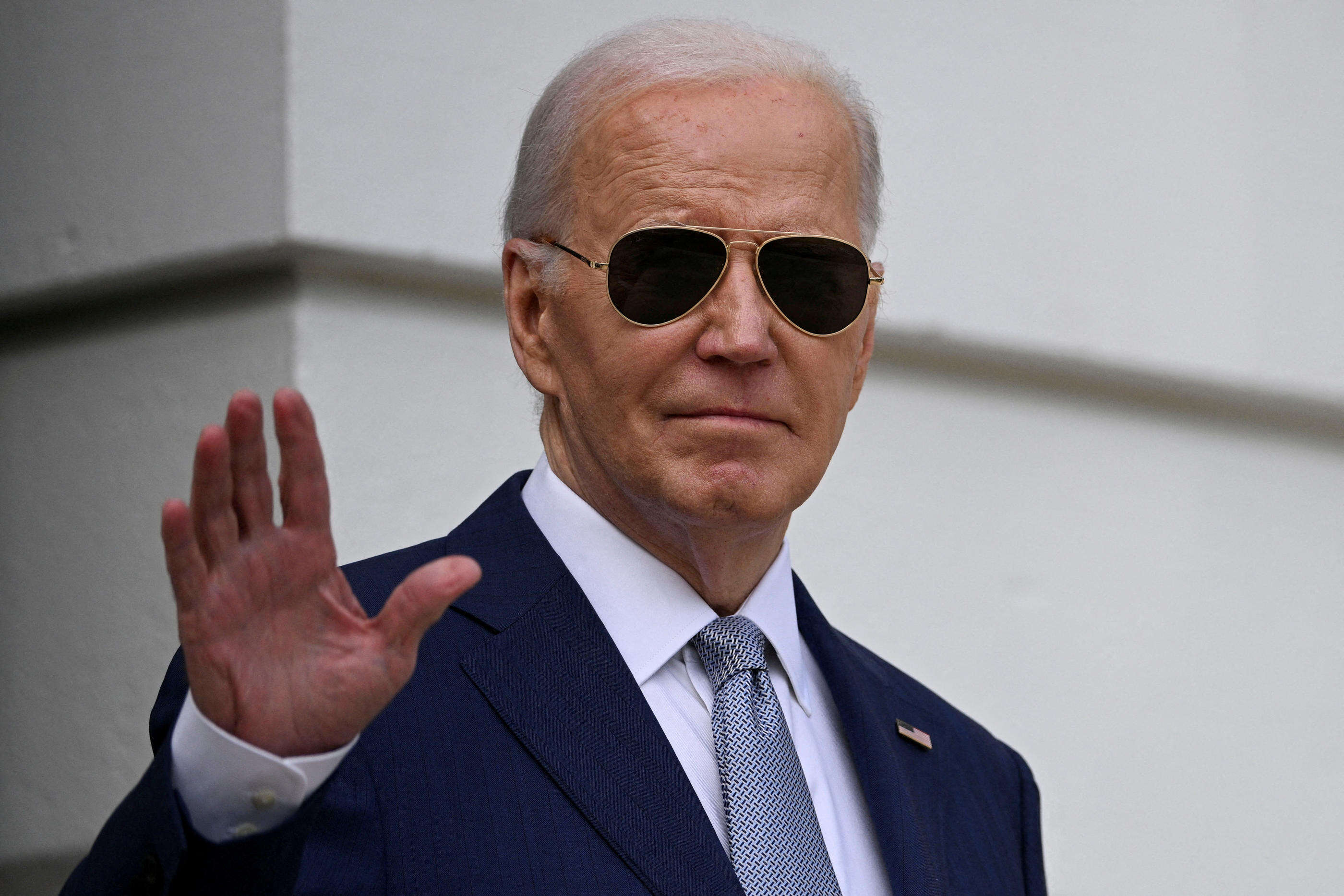 Présidentielle américaine : Biden défie d’éventuels challengers dans son camp, Trump discret sur la santé de son rival